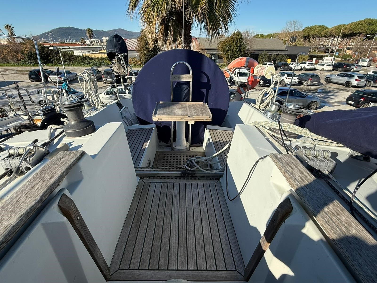 Comar Comet 12 - Deck View Comar Comet 12 - Deck View