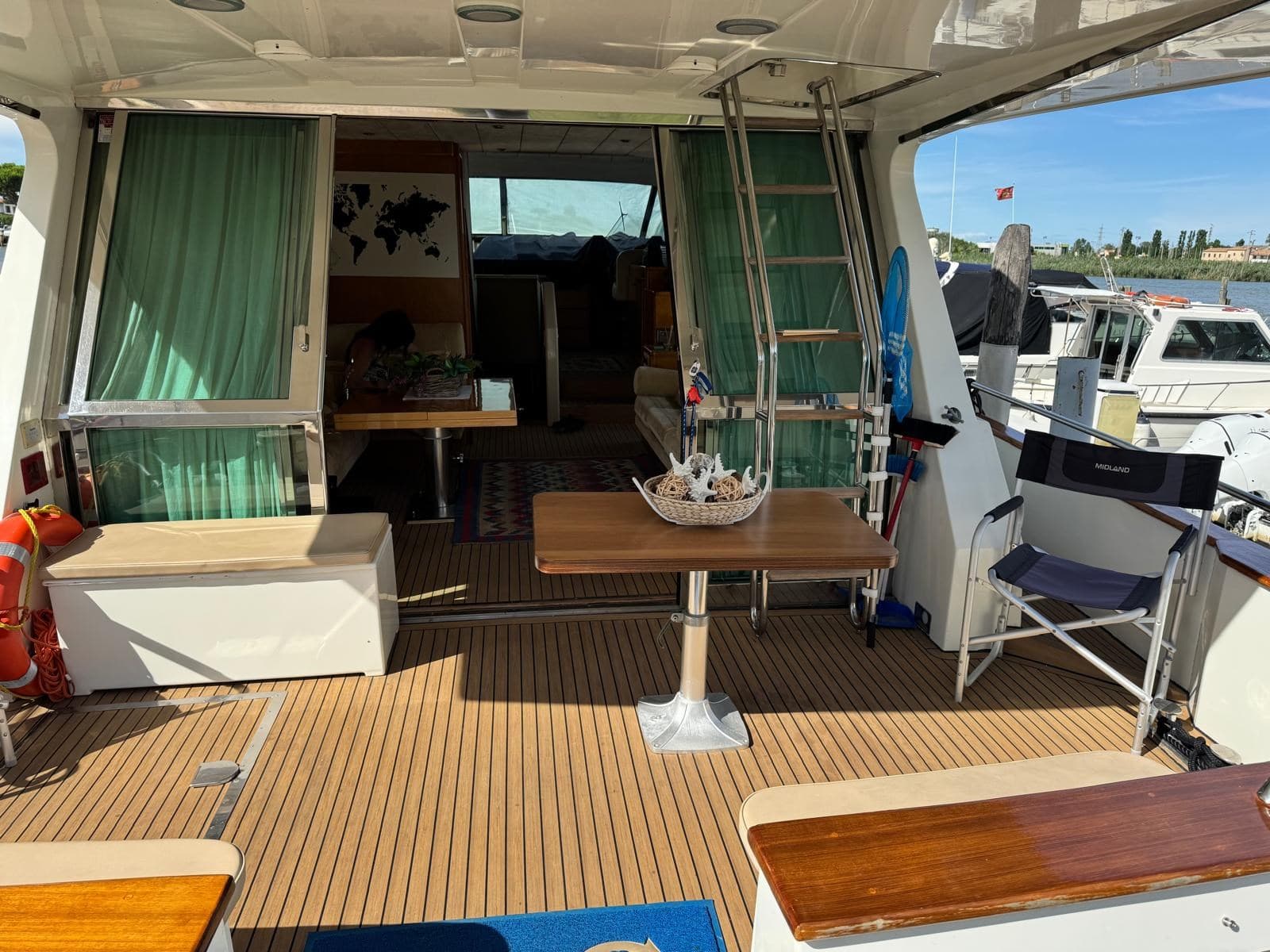 Alfamarine 16,50 Fly - Deck View Alfamarine 16,50 Fly - Deck View