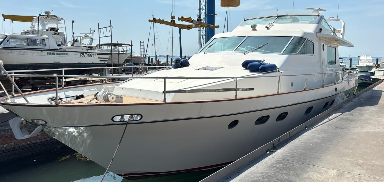 Alfamarine 16,50 Fly - Interior View Alfamarine 16,50 Fly - Interior View