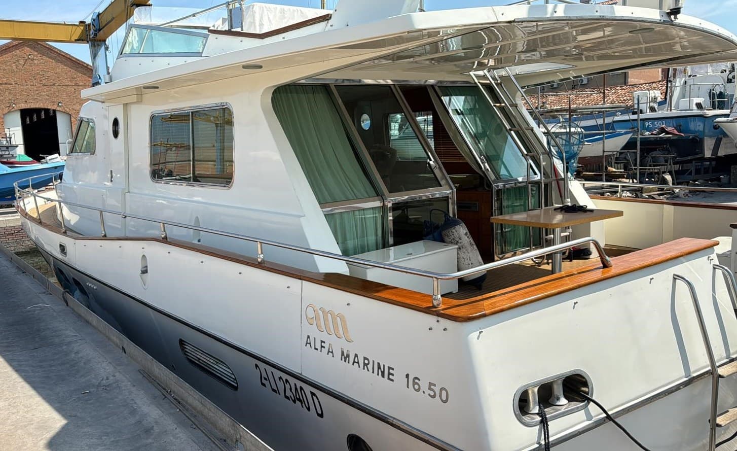 Alfamarine 16,50 Fly - Detail View 1 Alfamarine 16,50 Fly - Detail View 1