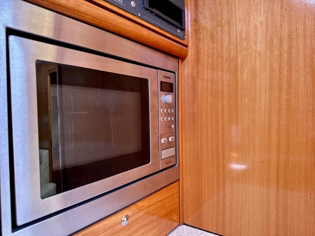 Bavaria 33 Sport used - hero image 18
