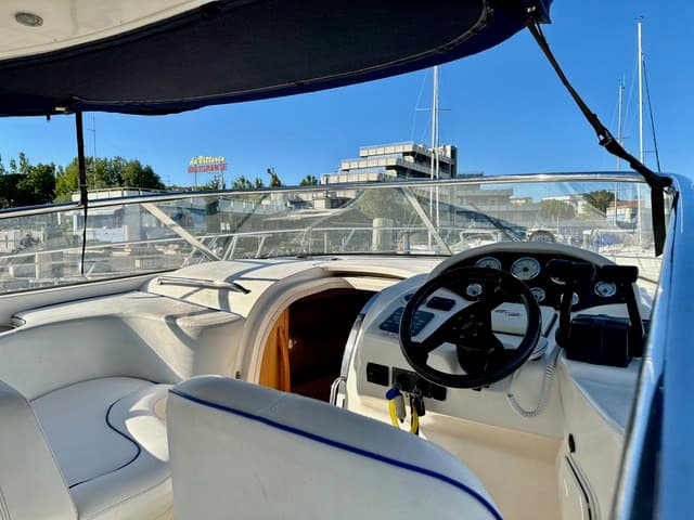 Bavaria 33 Sport used - hero image 10