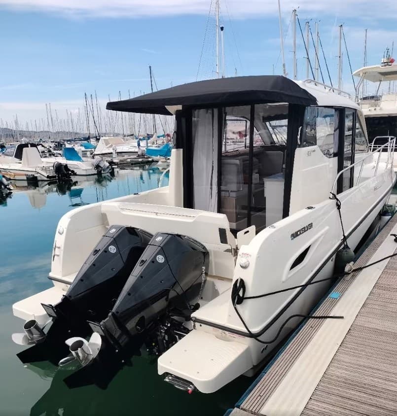 Quicksilver 905 Weekend - Detail View 1 Quicksilver 905 Weekend - Detail View 1