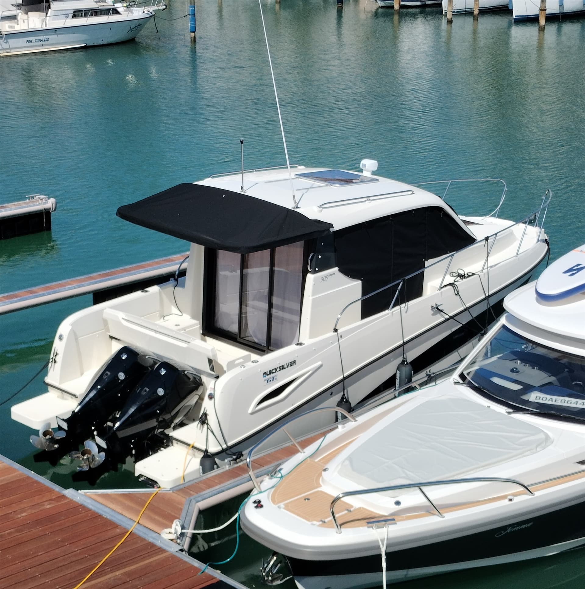 Quicksilver 905 Weekend - Interior View Quicksilver 905 Weekend - Interior View