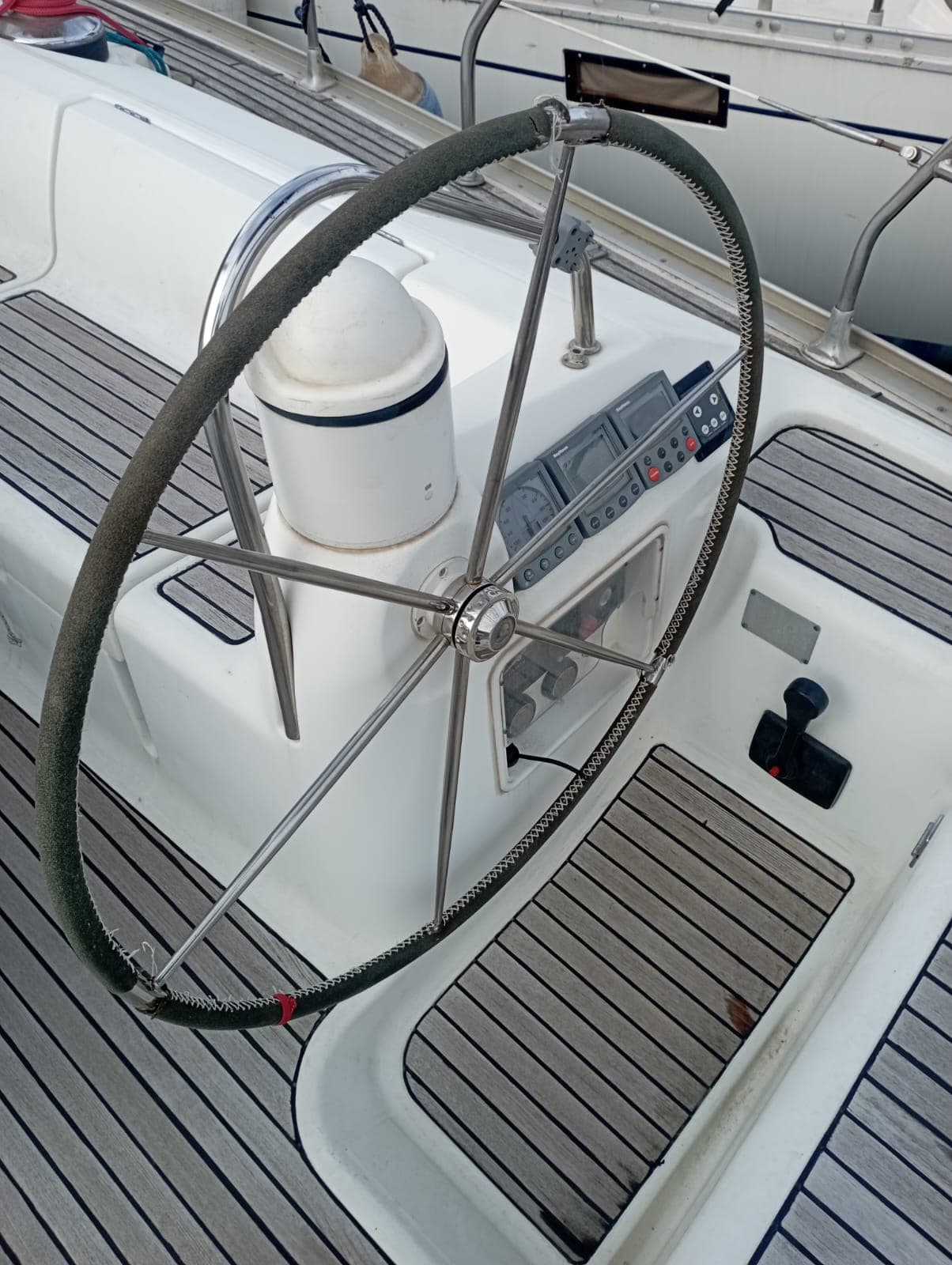 Jeanneau SUN ODYSSEY 43 usato - foto hero 4