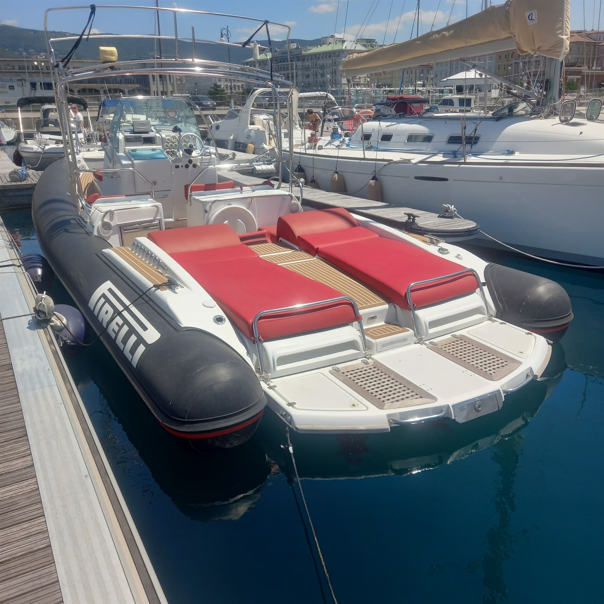 Pirelli Pzero P1000 Cabin - Deck View Pirelli Pzero P1000 Cabin - Deck View