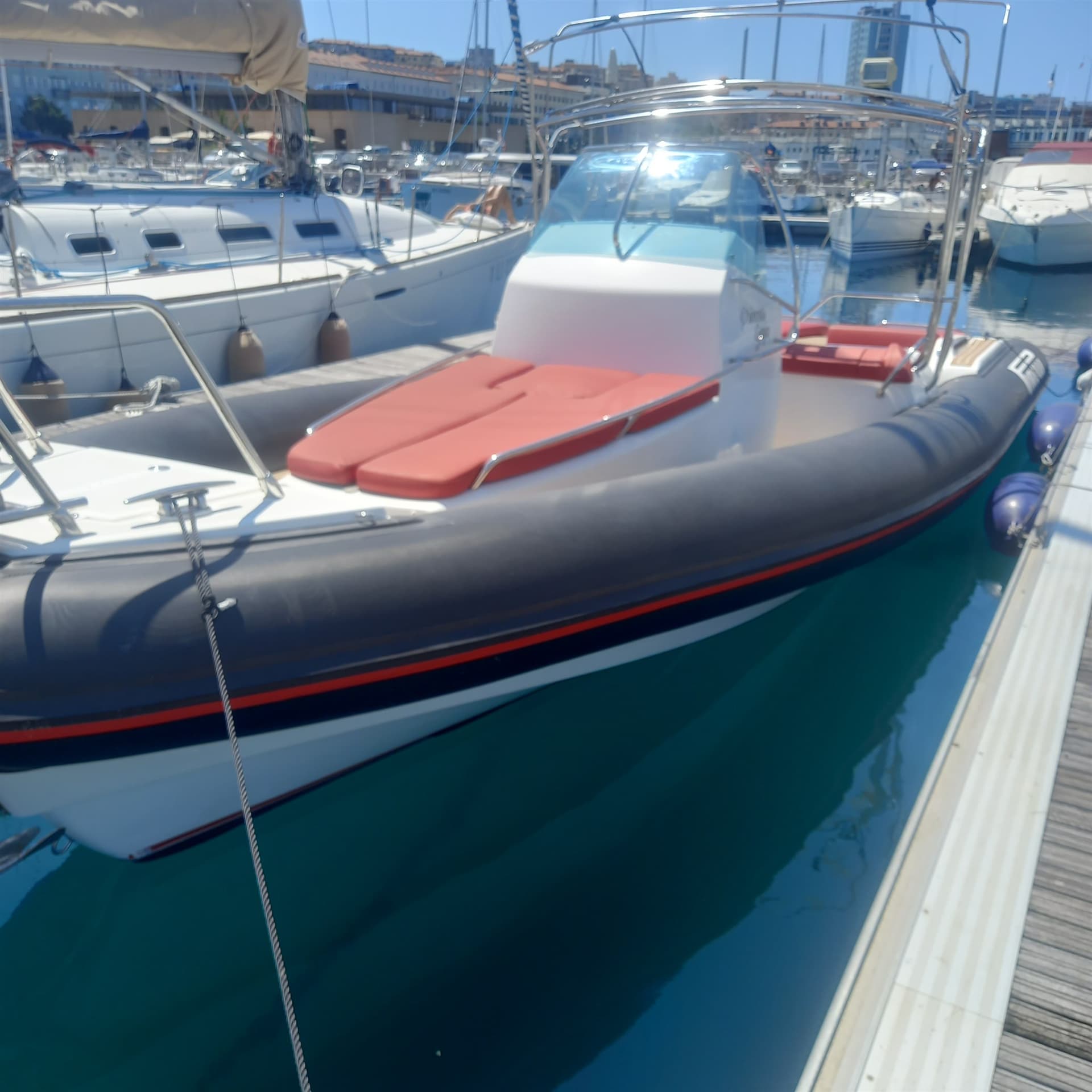 Pirelli Pzero P1000 Cabin - Detail View 1 Pirelli Pzero P1000 Cabin - Detail View 1