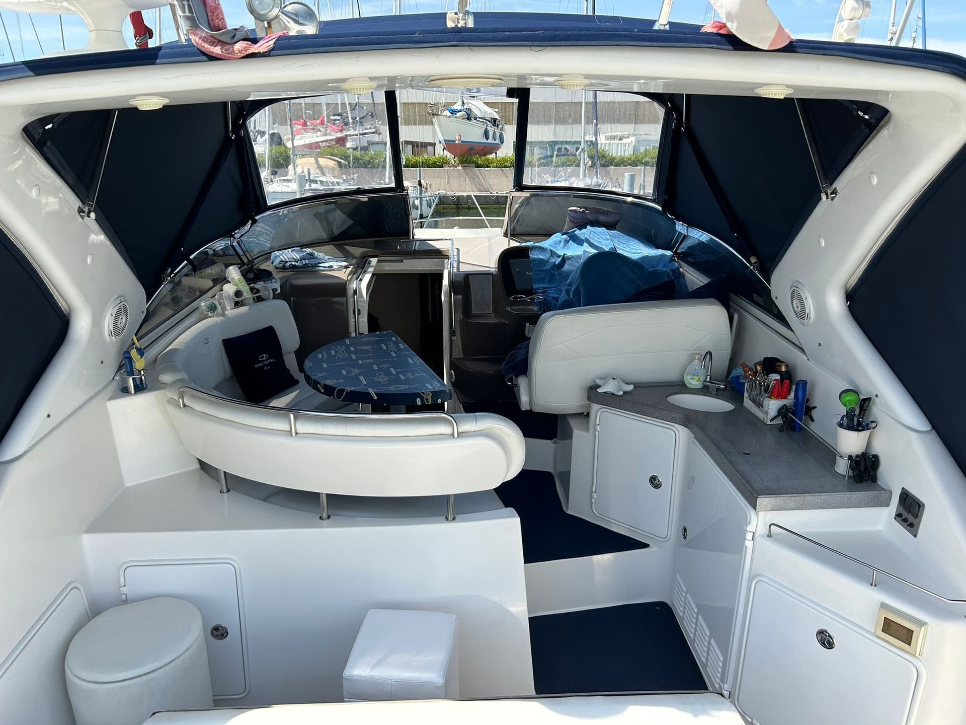 Regal Marine 3760 Commodore - Deck View Regal Marine 3760 Commodore - Deck View