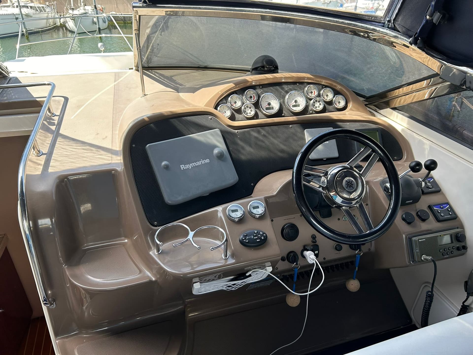 Regal Marine 3760 Commodore usato - foto hero 7
