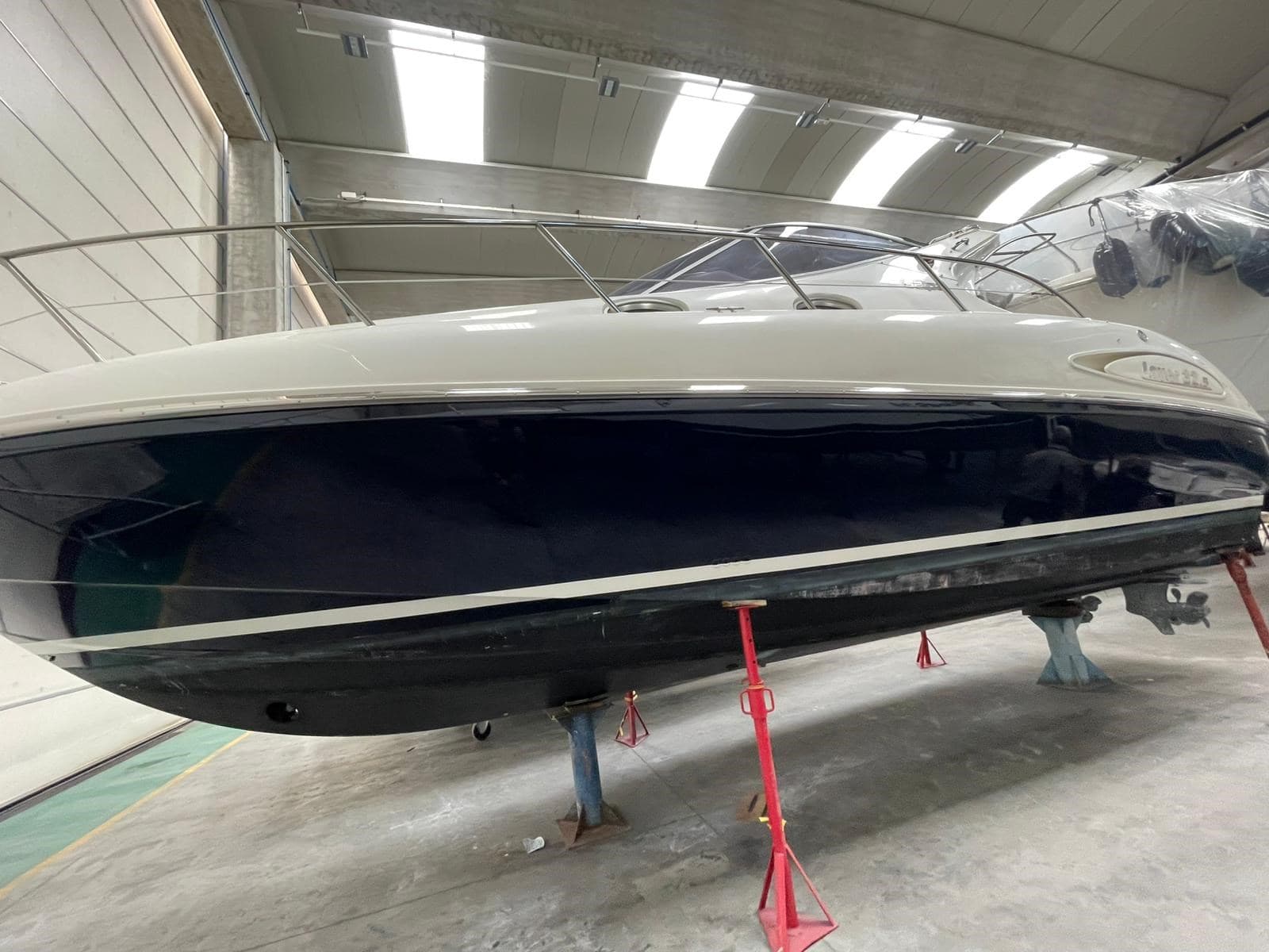 Salpa Laver 32.5 - Deck View Salpa Laver 32.5 - Deck View