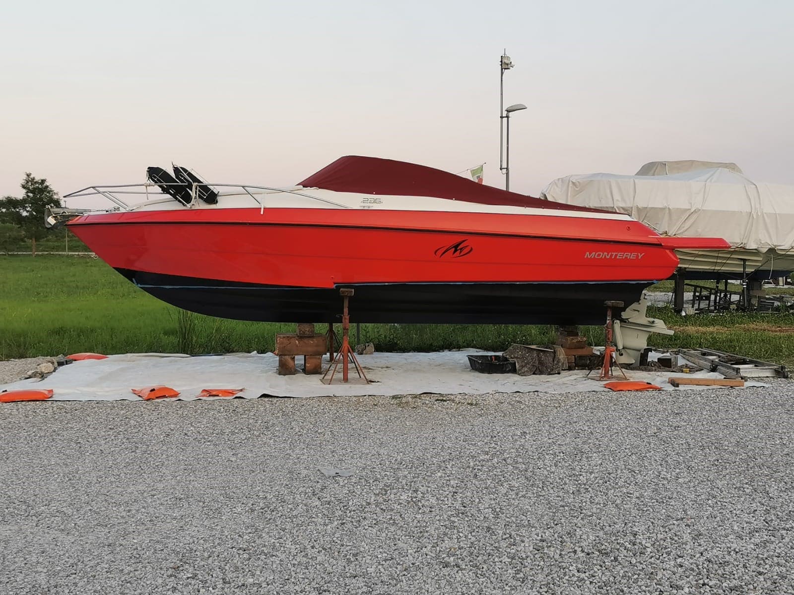 Monterey Boats 236 Montura - Interior View Monterey Boats 236 Montura - Interior View