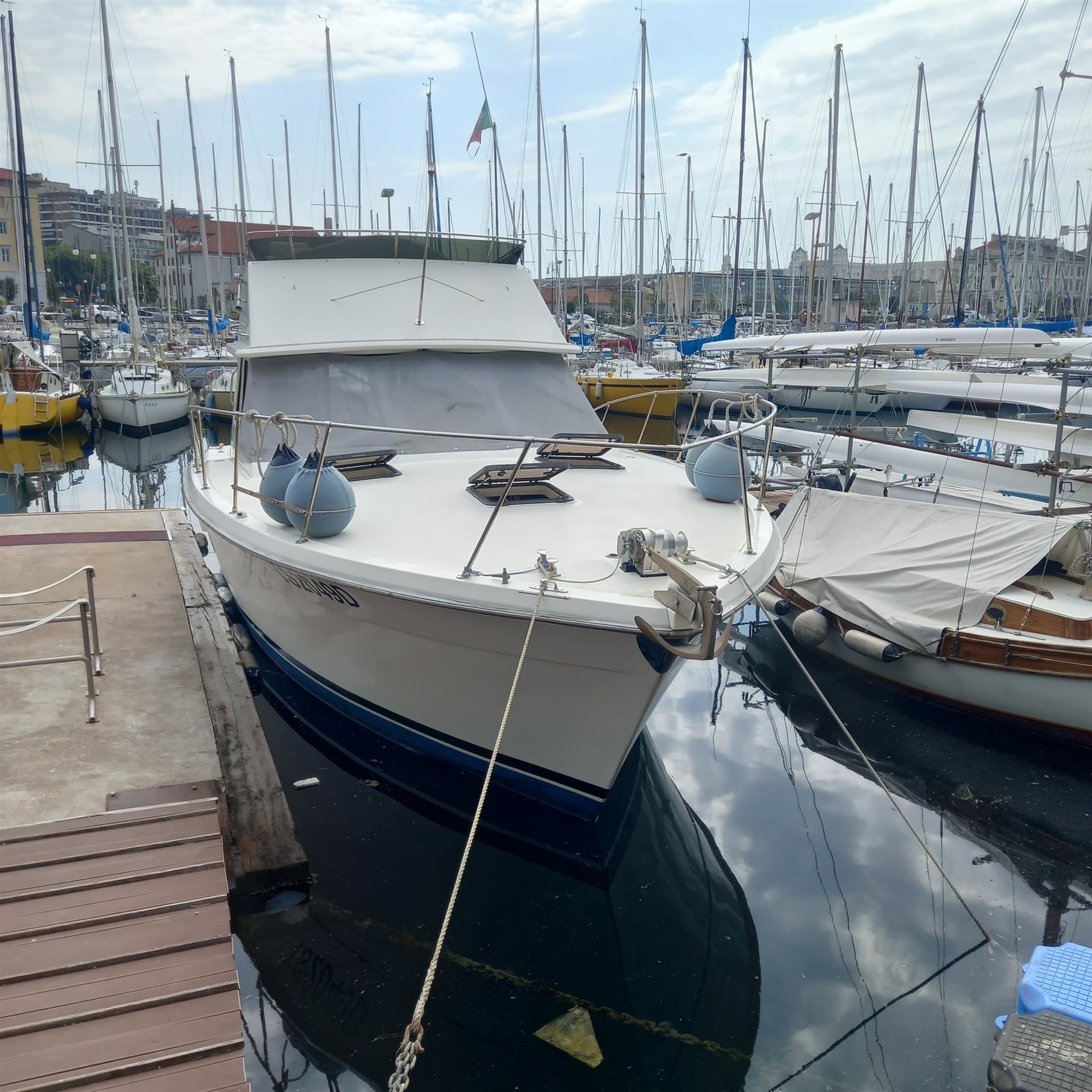 Trojan Yacht Trojan 36 Fly - Detail View 1 Trojan Yacht Trojan 36 Fly - Detail View 1