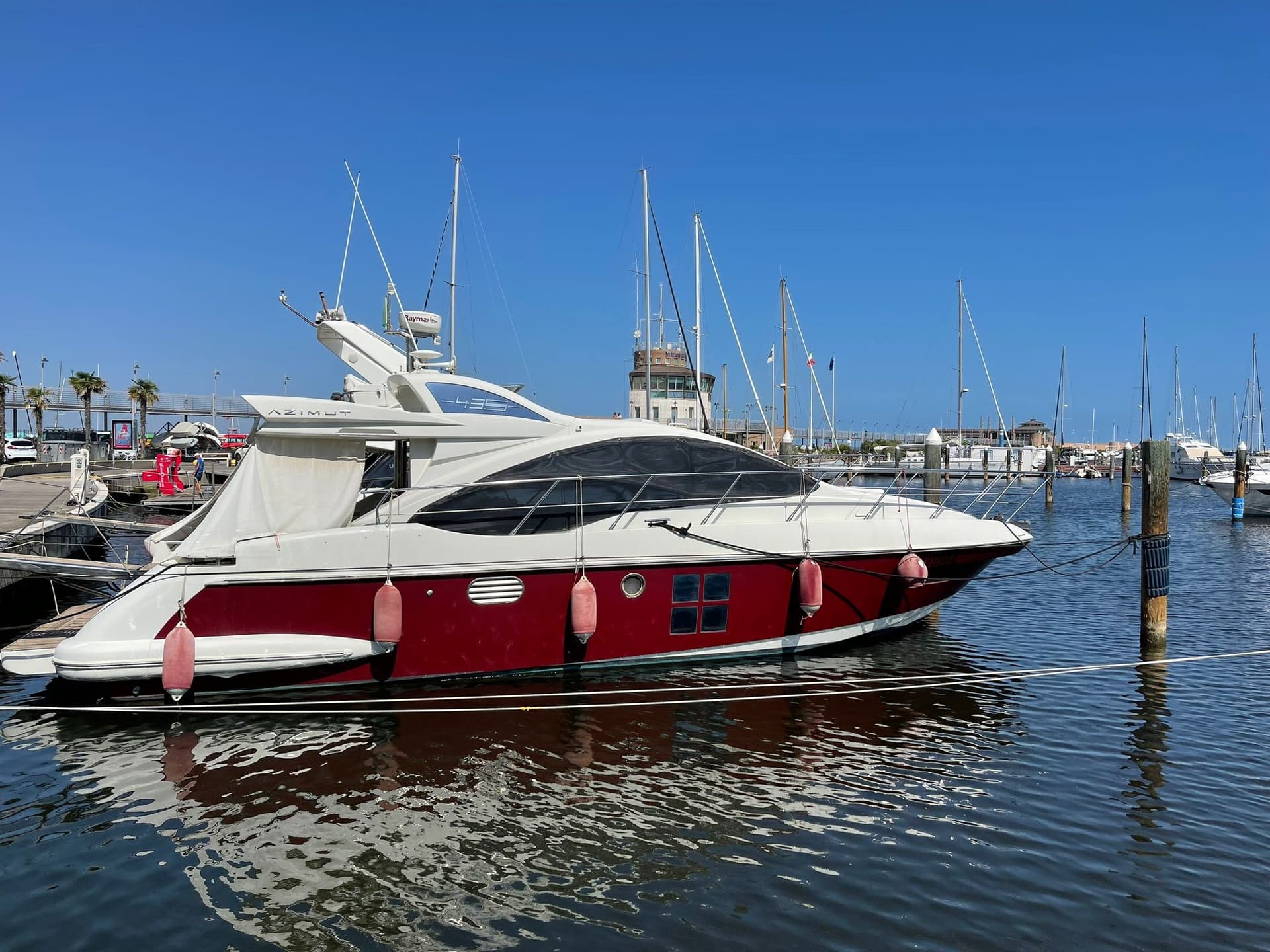Azimut 43s used - detail 1