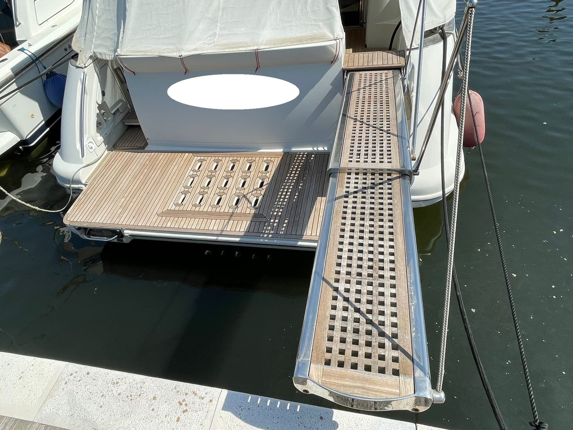 Azimut 43s - Detail View 1 Azimut 43s - Detail View 1