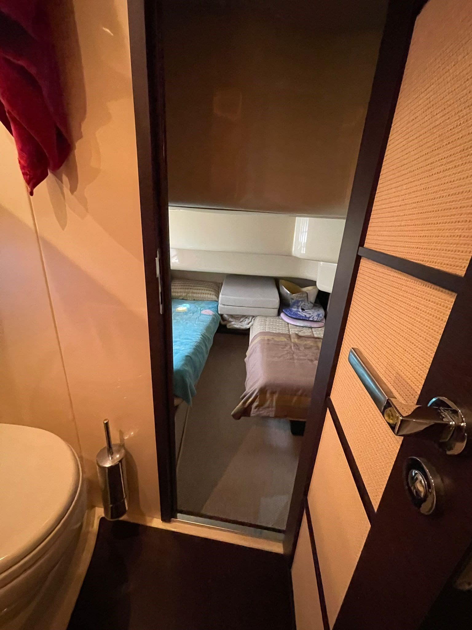 Azimut 43s - Deck View Azimut 43s - Deck View