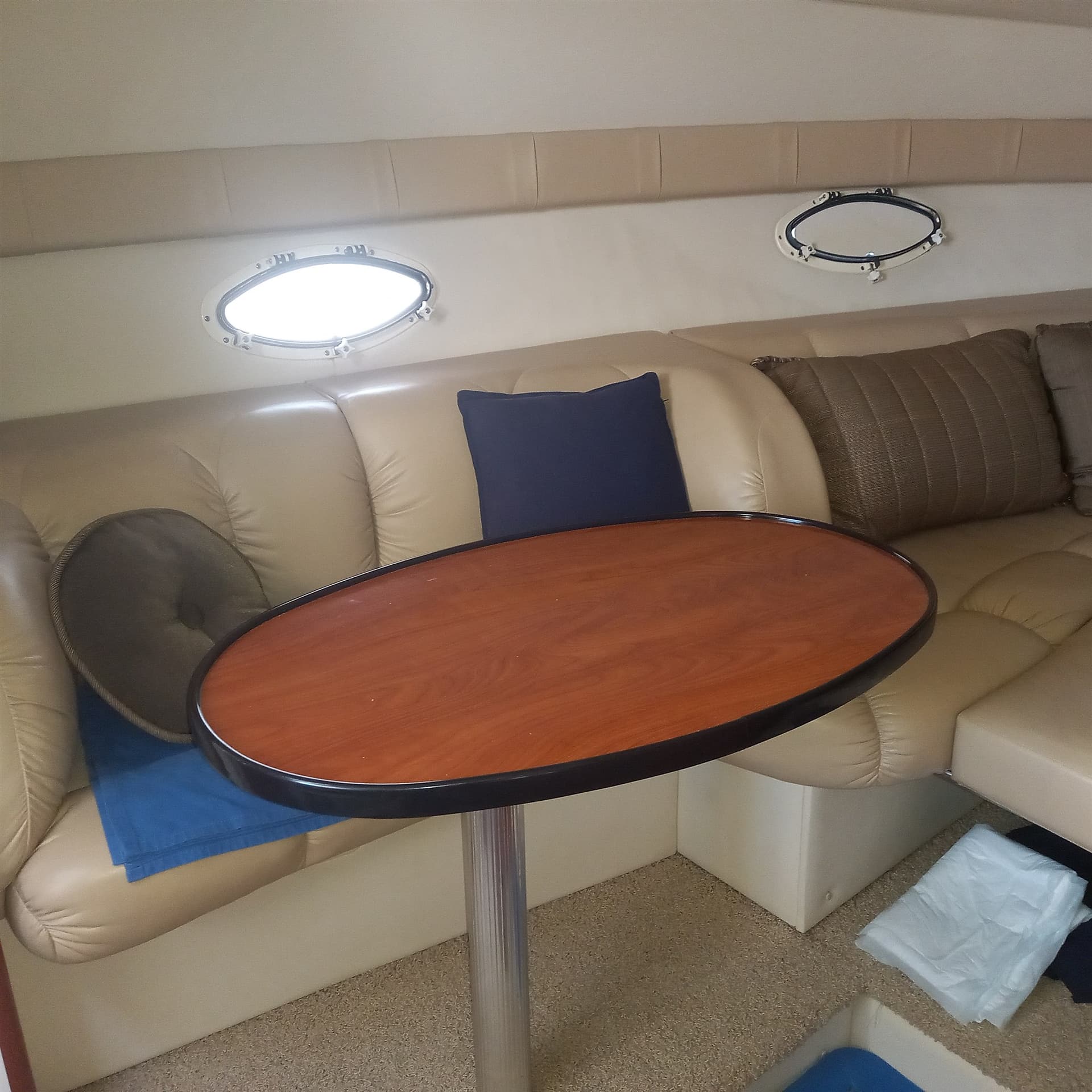 Larson Boats LARSON 310 CABRIO used - hero image 9