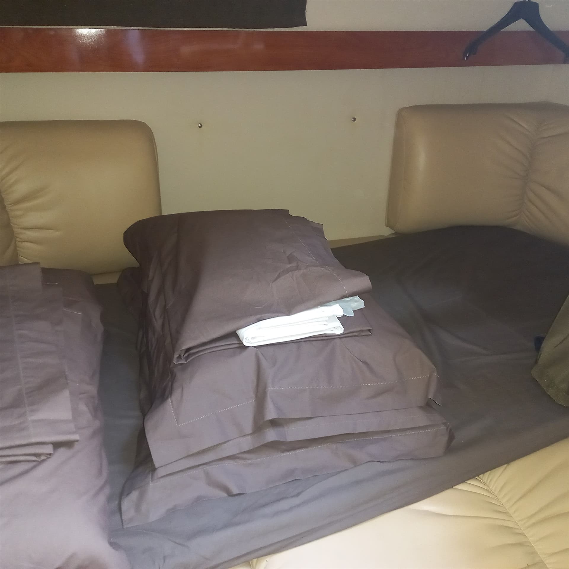 Larson Boats LARSON 310 CABRIO used - hero image 13