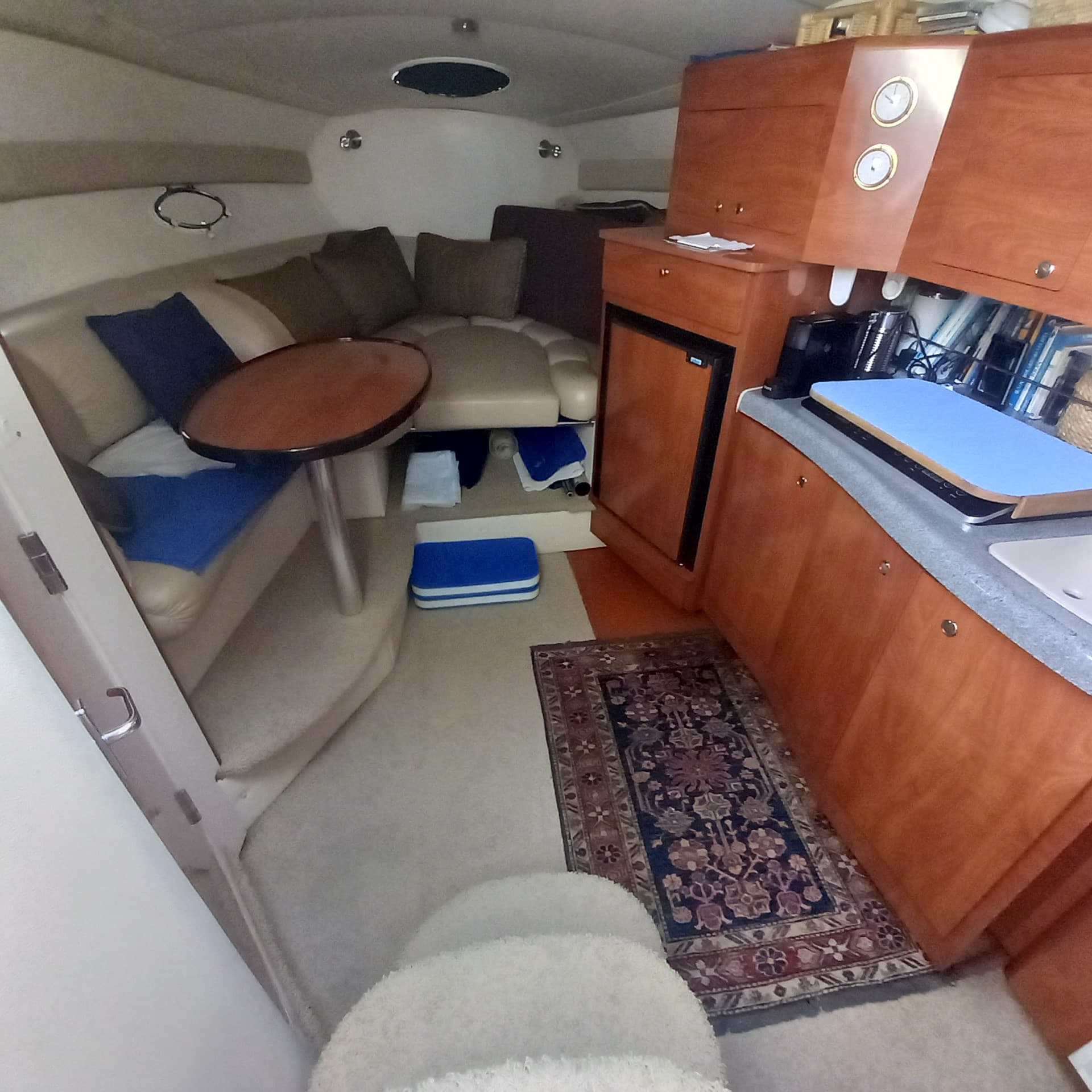 Larson Boats LARSON 310 CABRIO used - hero image 14