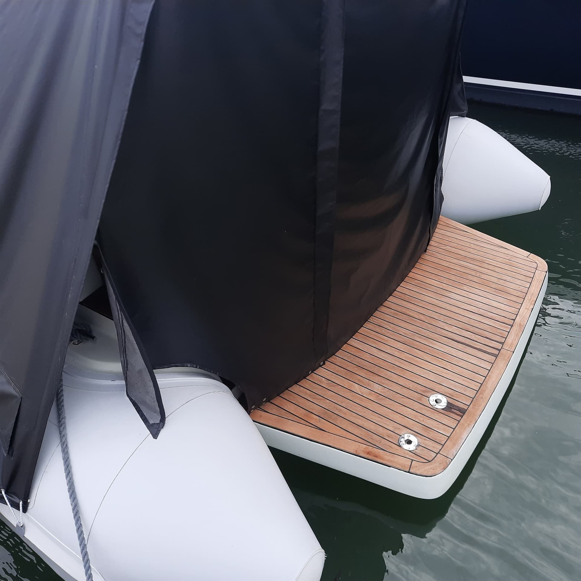 Trimarine 770 Cabin - Deck View Trimarine 770 Cabin - Deck View