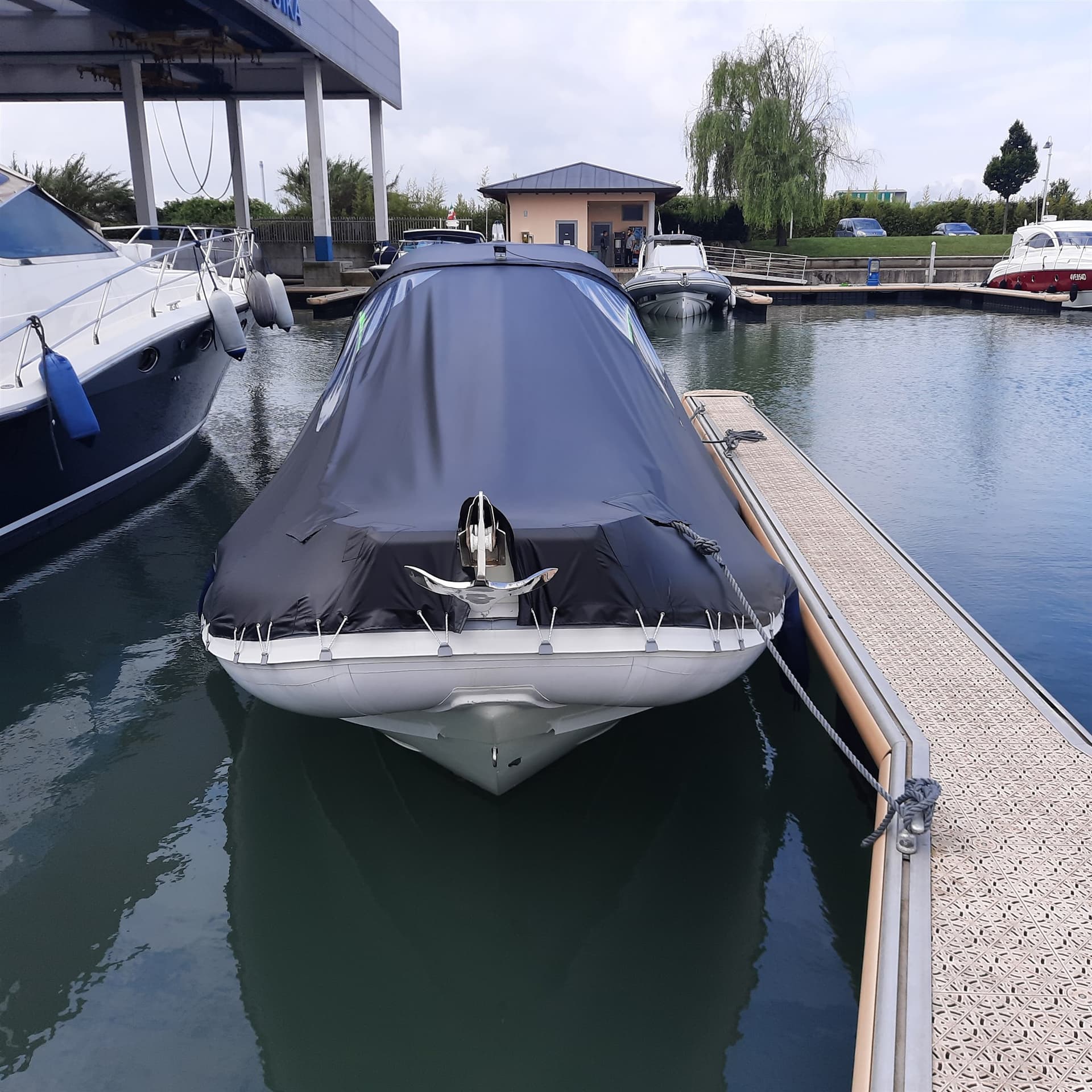 Trimarine 770 Cabin used - detail 1