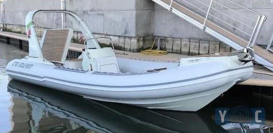 Trimarine 770 Cabin - Main View Trimarine 770 Cabin - Main View