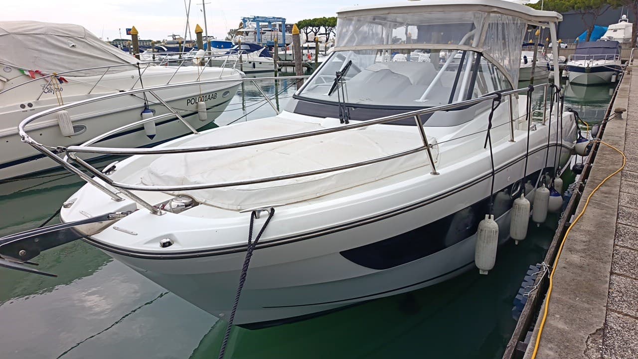 Jeanneau Cap Camarat 10.5 Wa - Detail View 1 Jeanneau Cap Camarat 10.5 Wa - Detail View 1