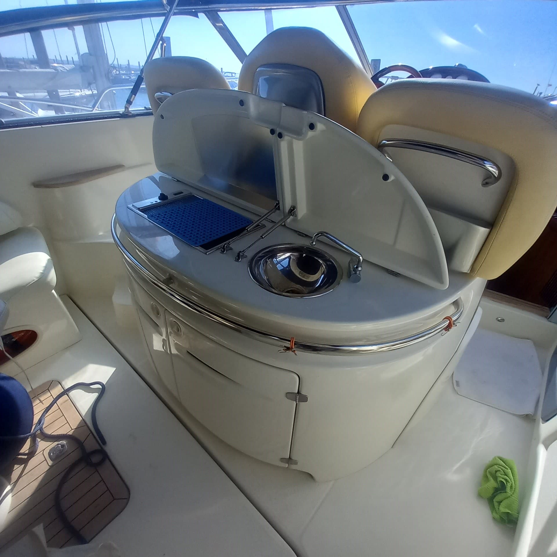 Cranchi Mediterranee 47 - Interior View Cranchi Mediterranee 47 - Interior View