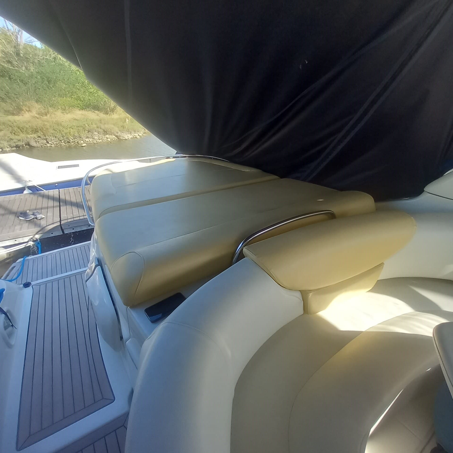 Cranchi Mediterranee 47 - Deck View Cranchi Mediterranee 47 - Deck View