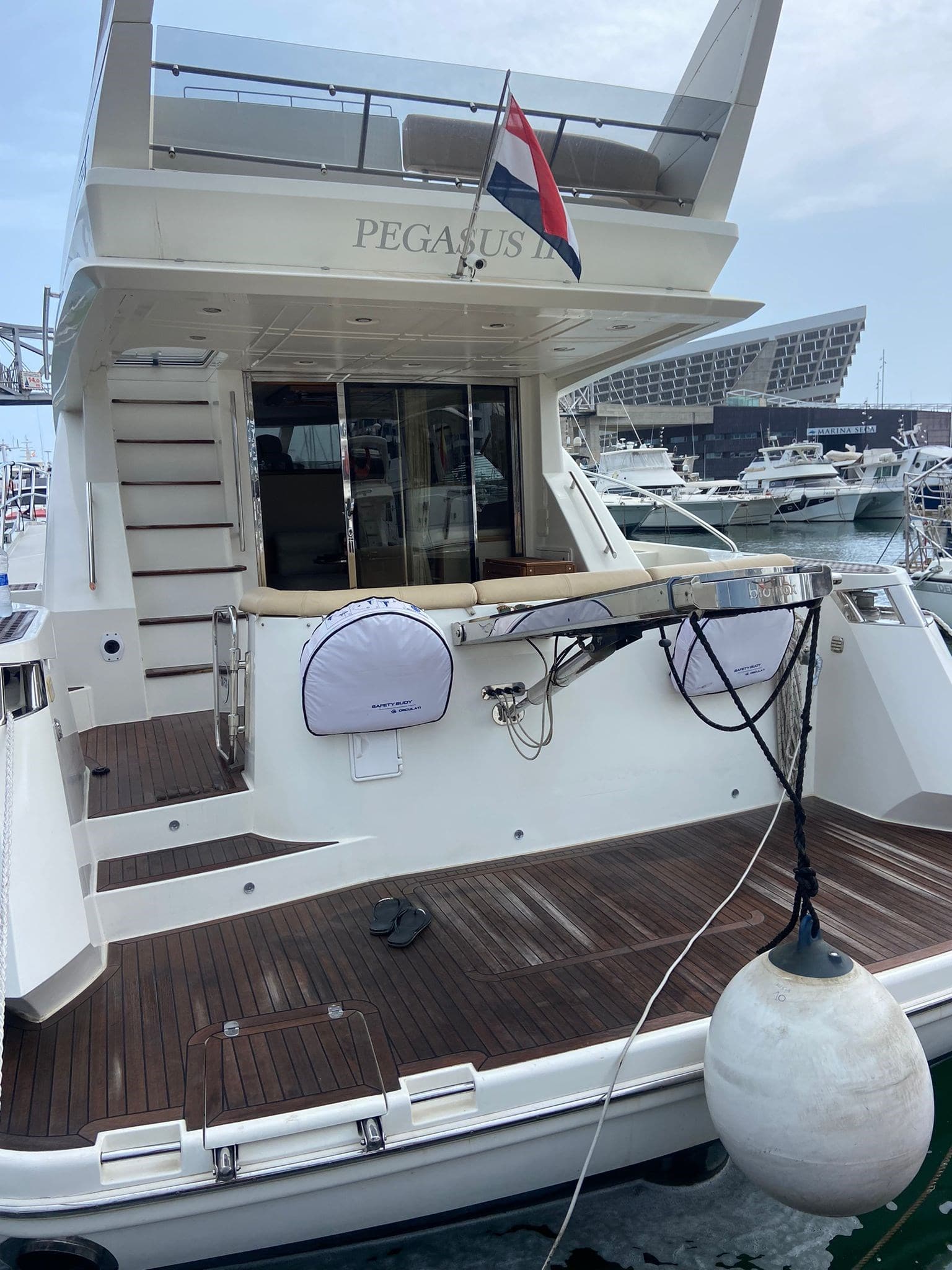 Galeon 530 - Deck View Galeon 530 - Deck View