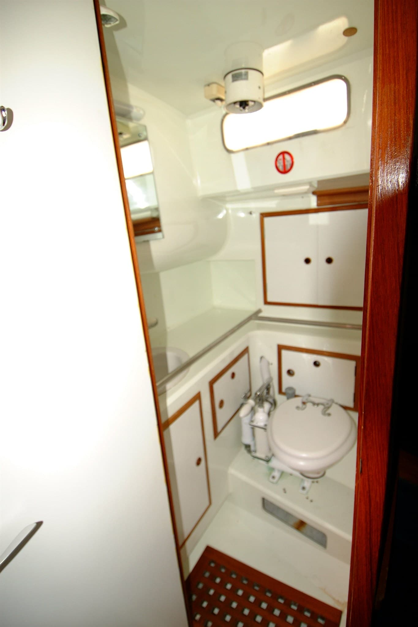 Camper & Nicholson Camper&Nicholson Ketch 42 - Interior View Camper & Nicholson Camper&Nicholson Ketch 42 - Interior View