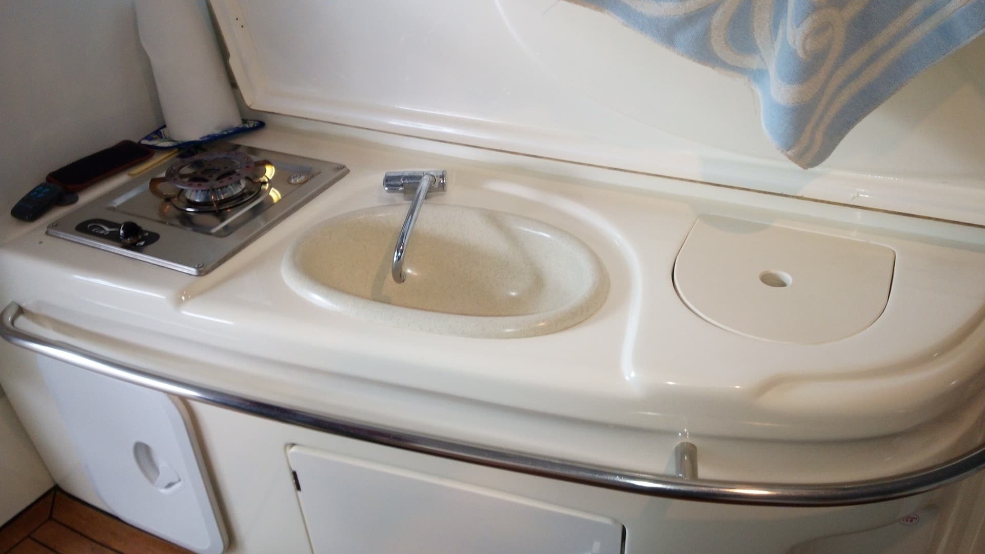 Cranchi Zaffiro 34 - Deck View Cranchi Zaffiro 34 - Deck View