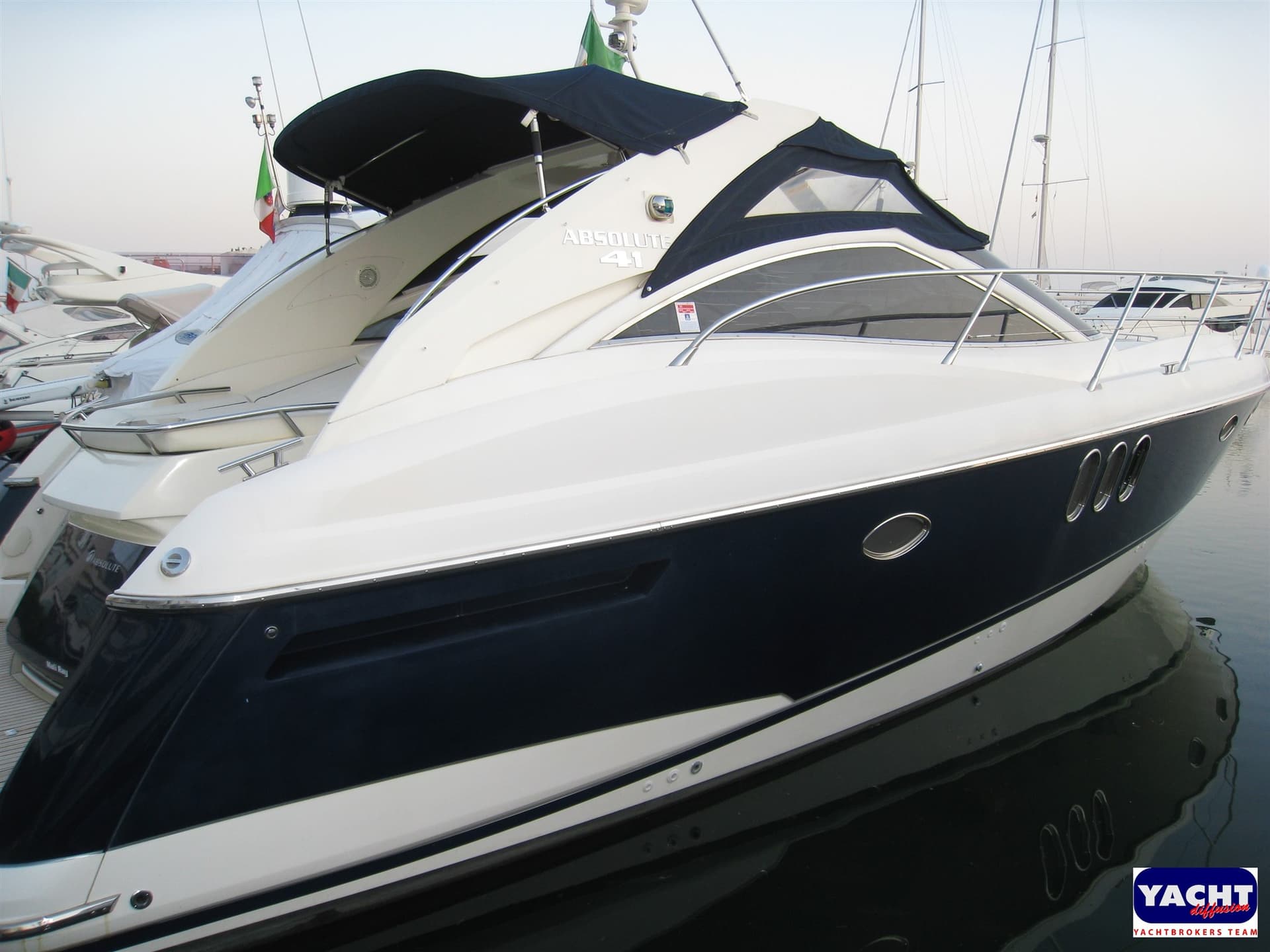 Absolute Absolute 41 - Interior View Absolute Absolute 41 - Interior View