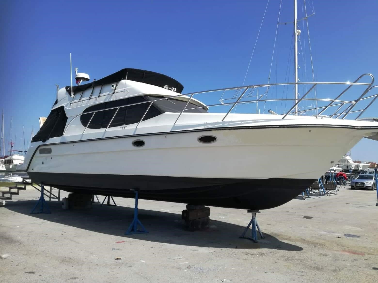 Galeon 380 Fly - Detail View 1 Galeon 380 Fly - Detail View 1