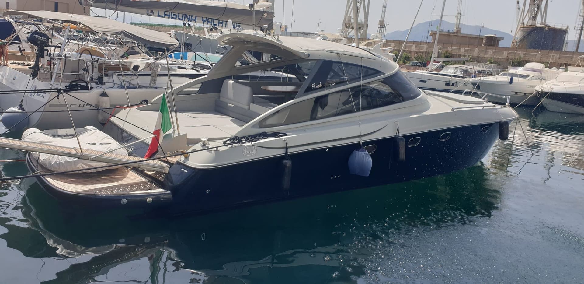 Baia Flash 48 - Deck View Baia Flash 48 - Deck View