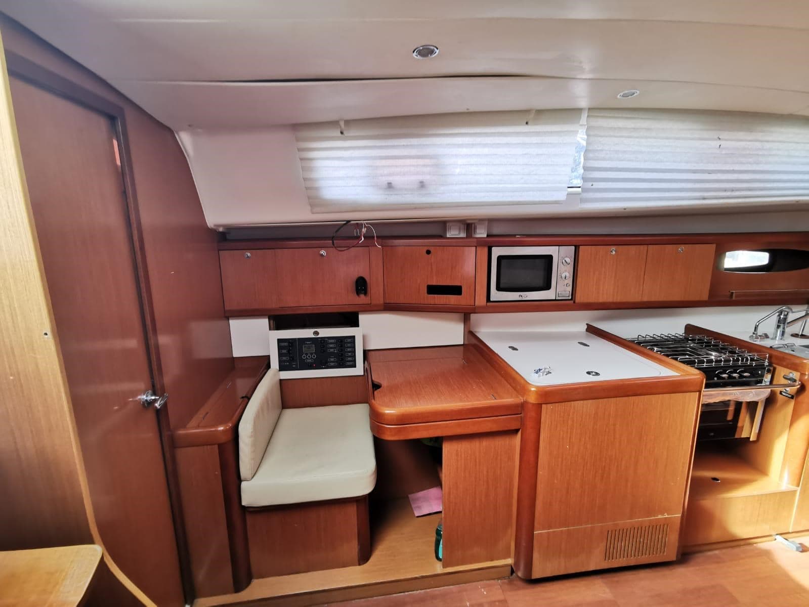 Beneteau OCEANIS 43 used - hero image 10