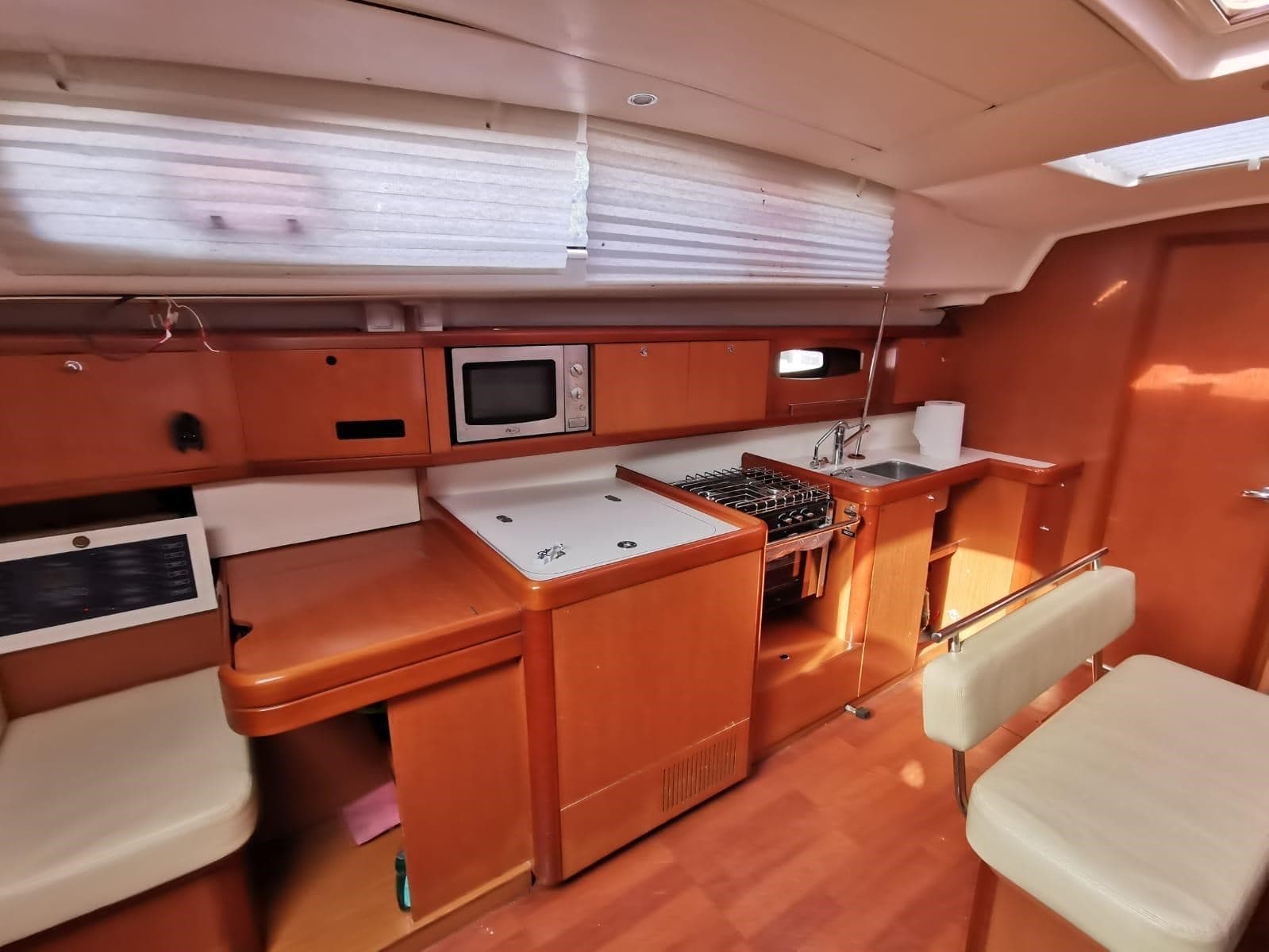 Beneteau OCEANIS 43 used - hero image 9