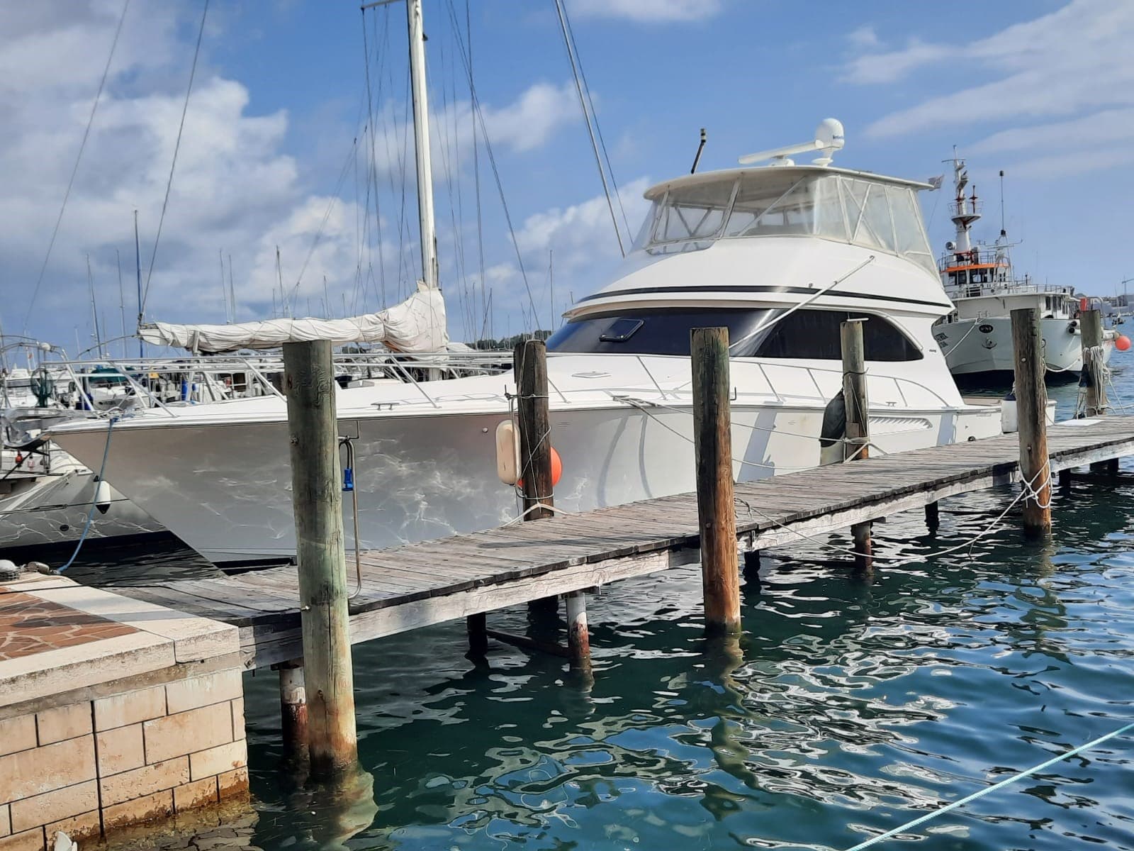 Viking Yachts 57' Convertible used - detail 2