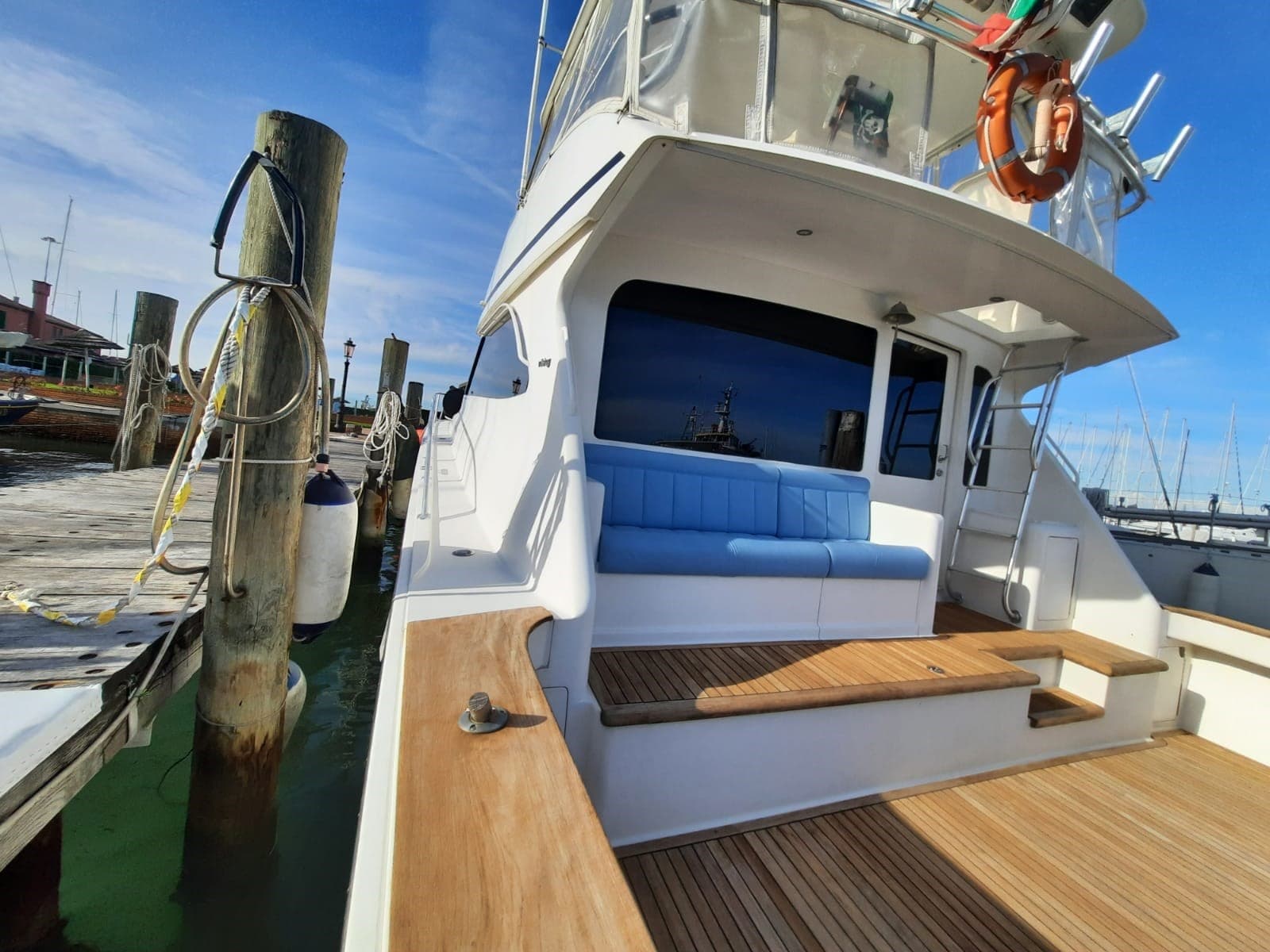 Viking Yachts 57' Convertible used - detail 4