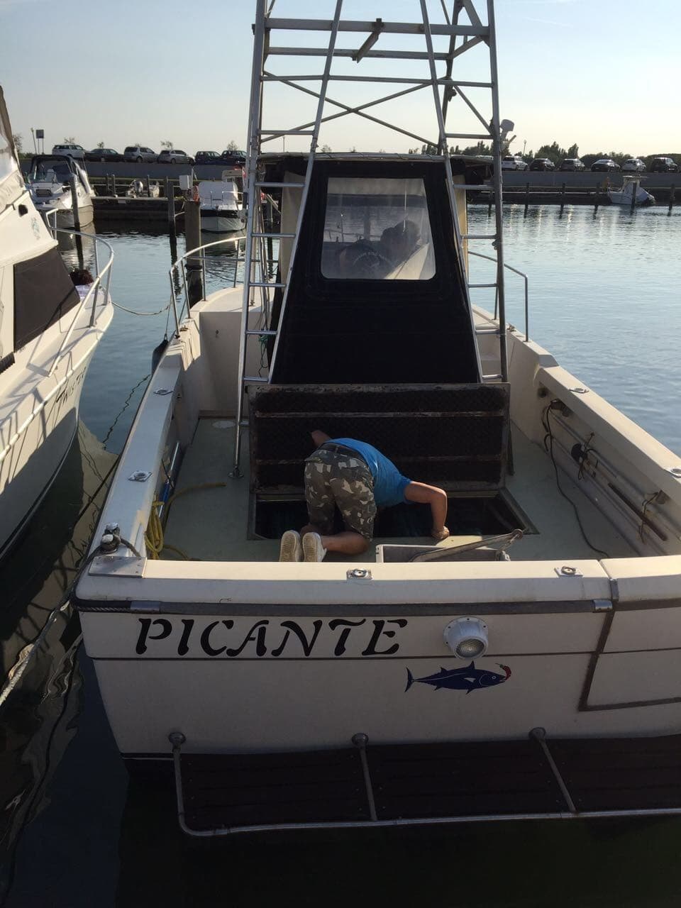 Robalo 26 Cavin Walkaround - Interior View Robalo 26 Cavin Walkaround - Interior View