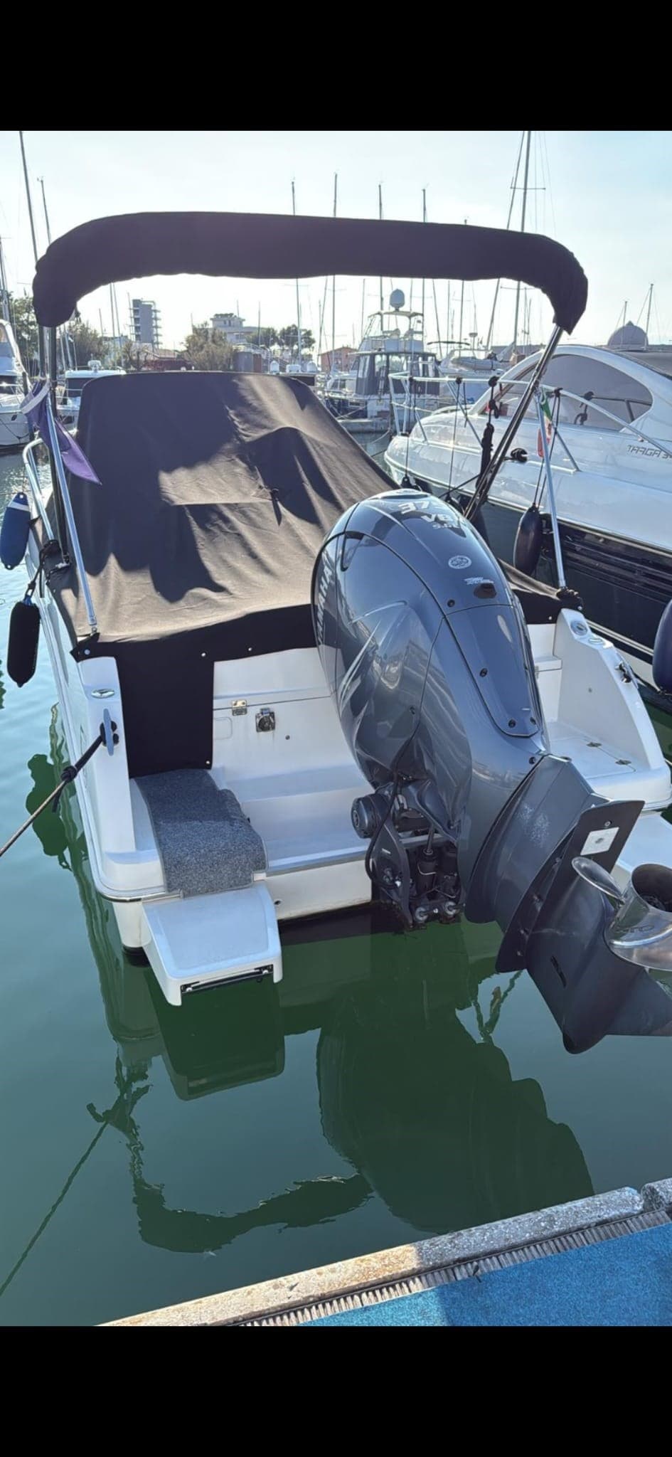 Capelli Cap 28 Wa - Interior View Capelli Cap 28 Wa - Interior View