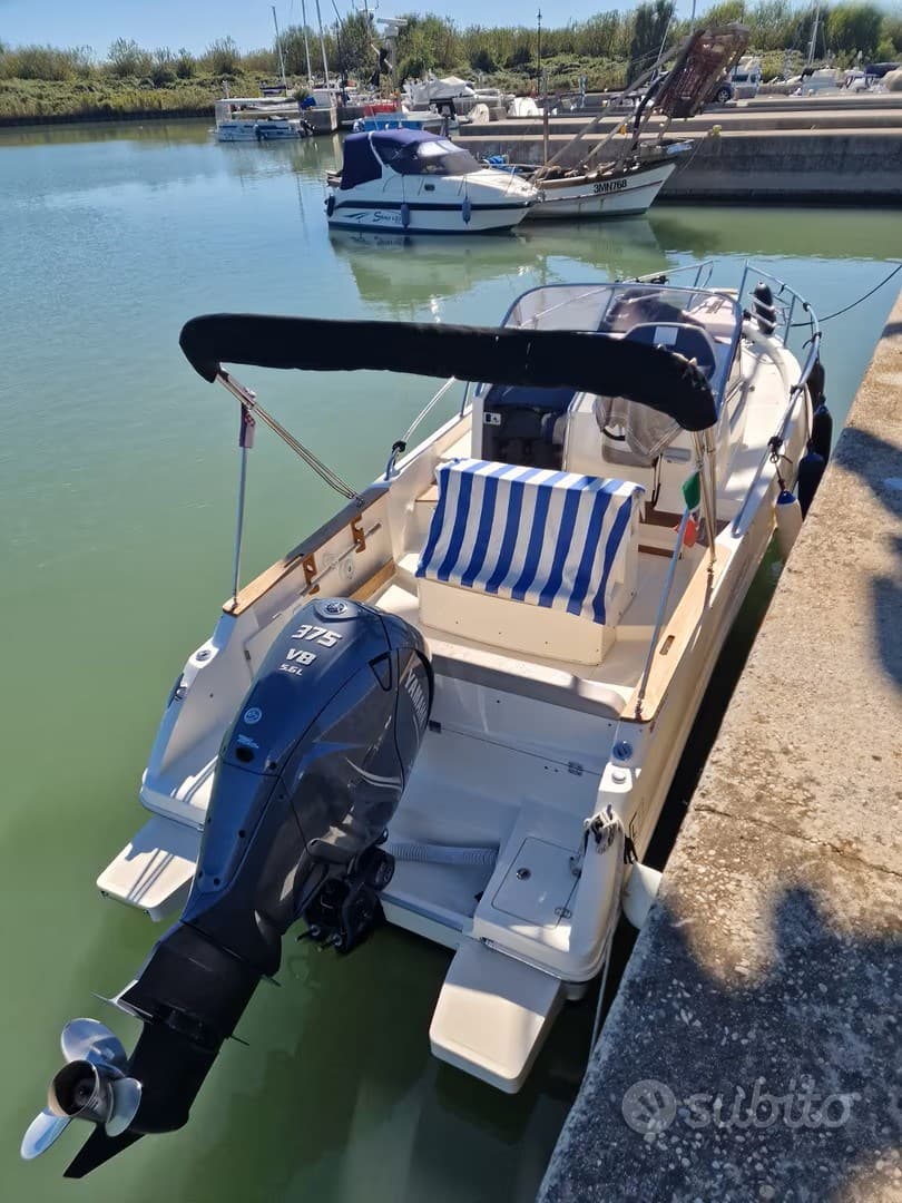 Capelli Cap 28 Wa - Detail View 1 Capelli Cap 28 Wa - Detail View 1