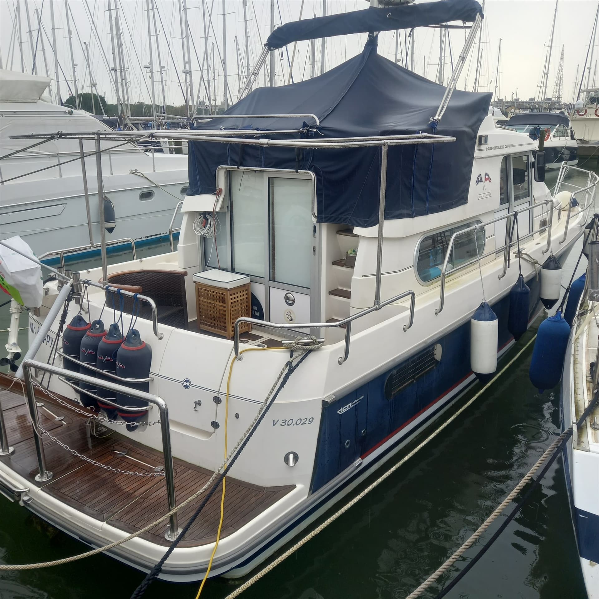 Nimbus 340 Commander - Deck View Nimbus 340 Commander - Deck View