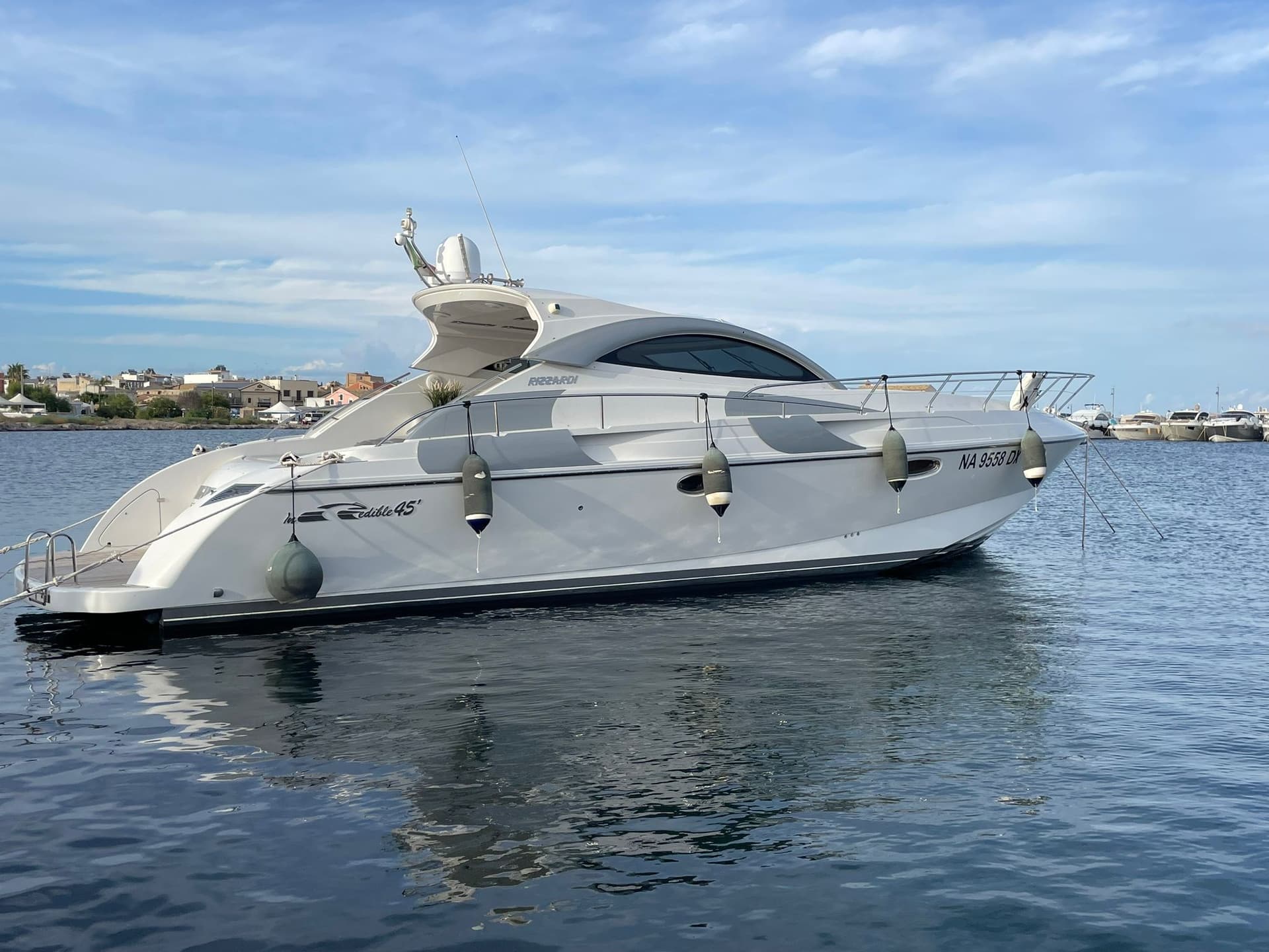 Rizzardi Incredible 45 - Detail View 1 Rizzardi Incredible 45 - Detail View 1