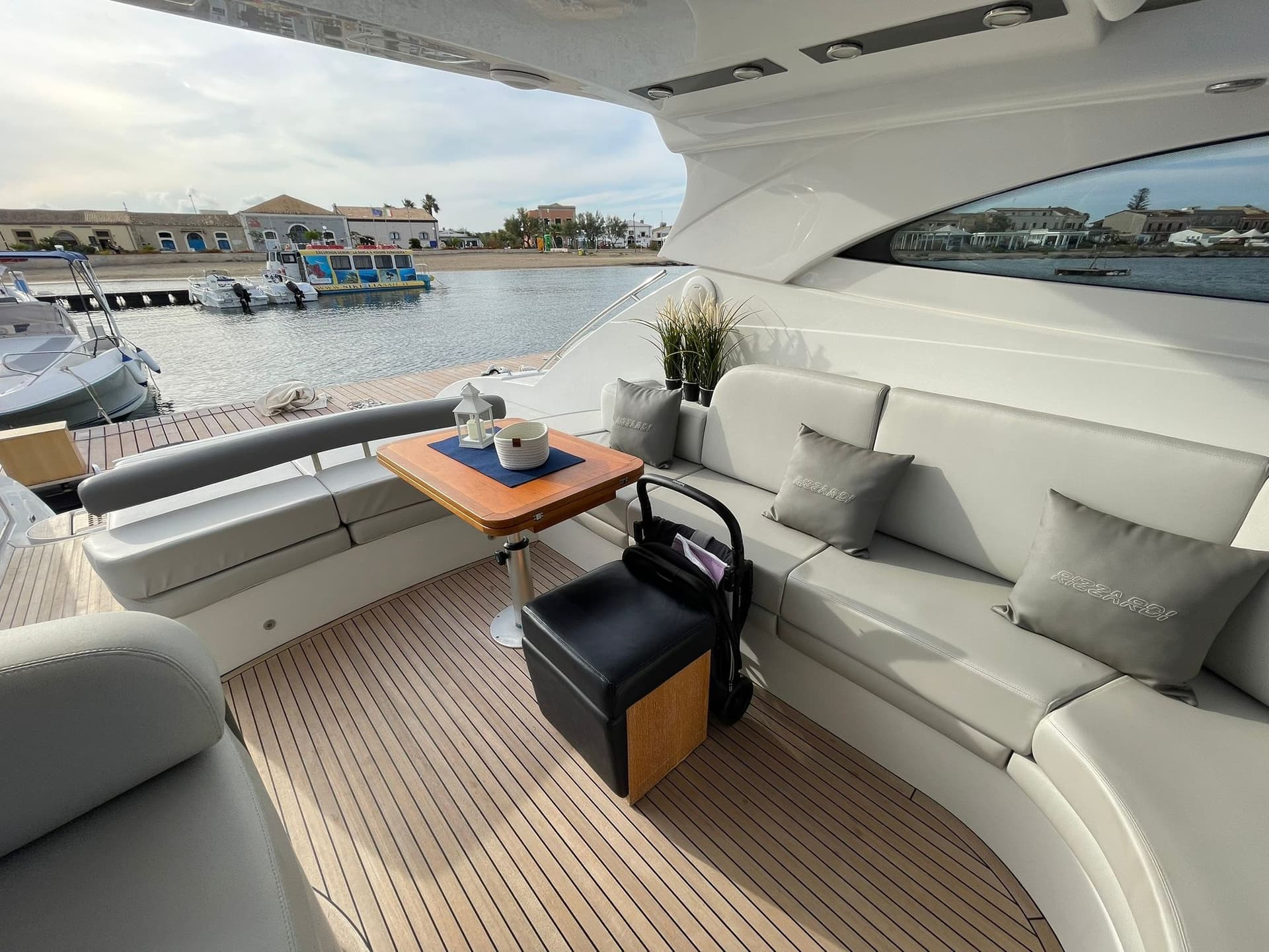 Rizzardi Incredible 45 - Deck View Rizzardi Incredible 45 - Deck View