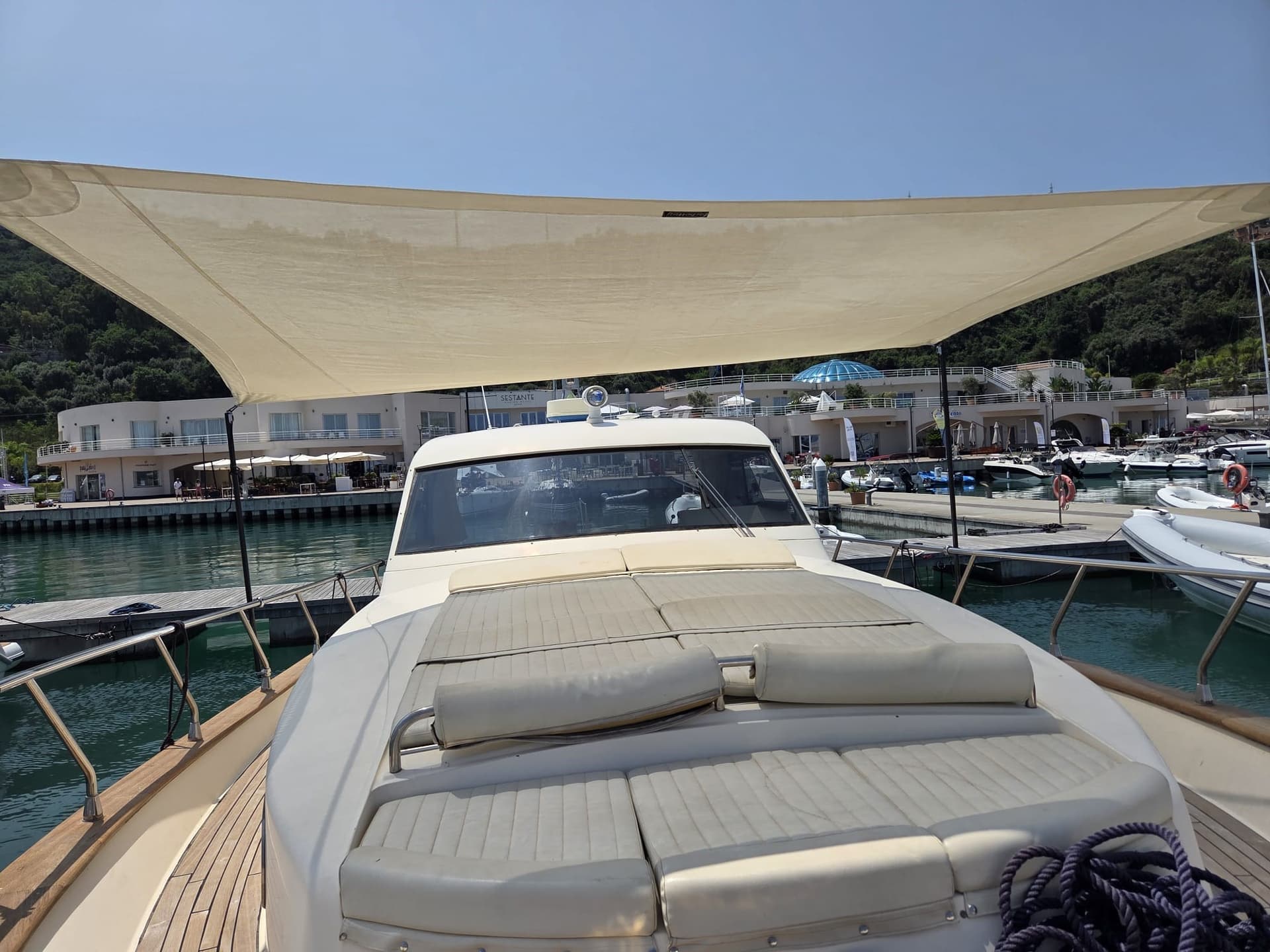 Di Donna Serapo 42 Cabin Ht - Interior View Di Donna Serapo 42 Cabin Ht - Interior View