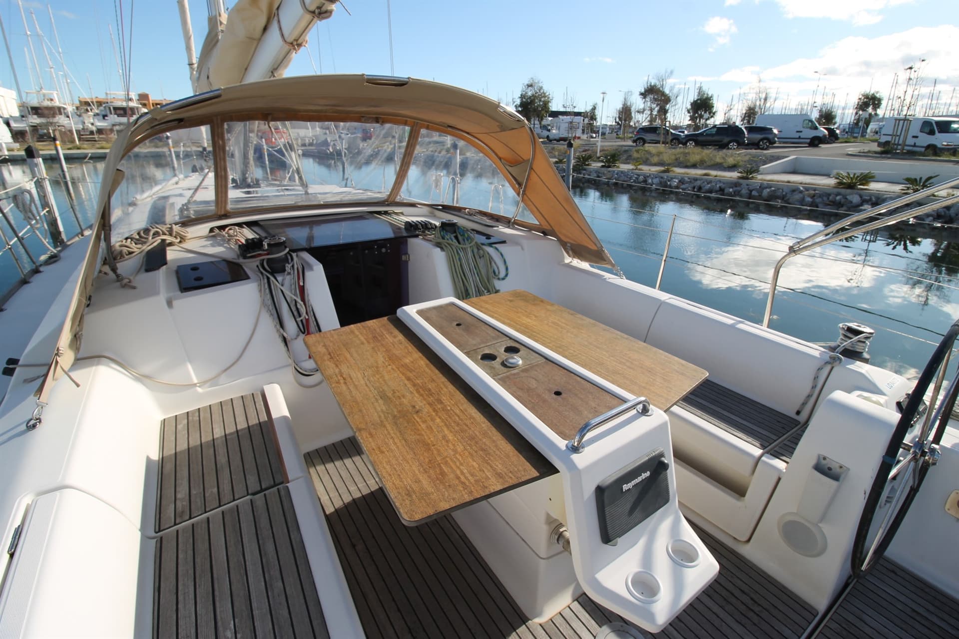 Dufour Yachts 410 Grand Large - Deck View Dufour Yachts 410 Grand Large - Deck View