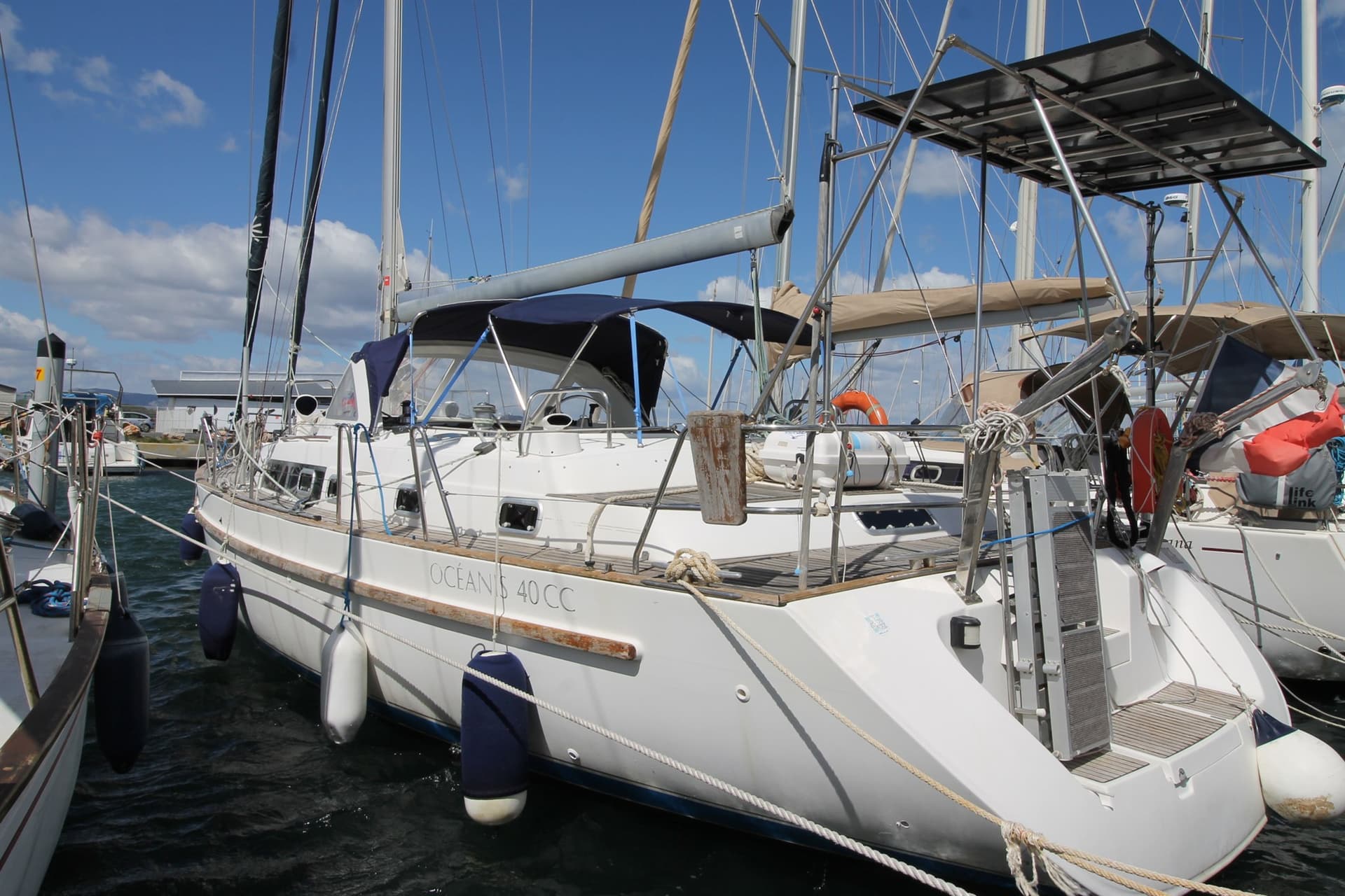 Beneteau Oceanis 40 Cc - Detail View 1 Beneteau Oceanis 40 Cc - Detail View 1