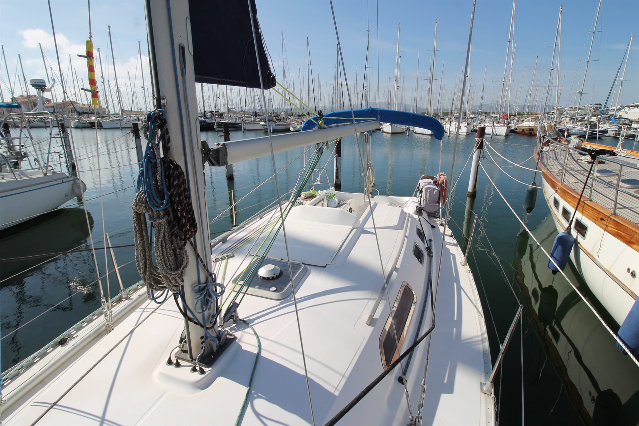Dufour Yachts Dufour 32 Classic - Interior View Dufour Yachts Dufour 32 Classic - Interior View