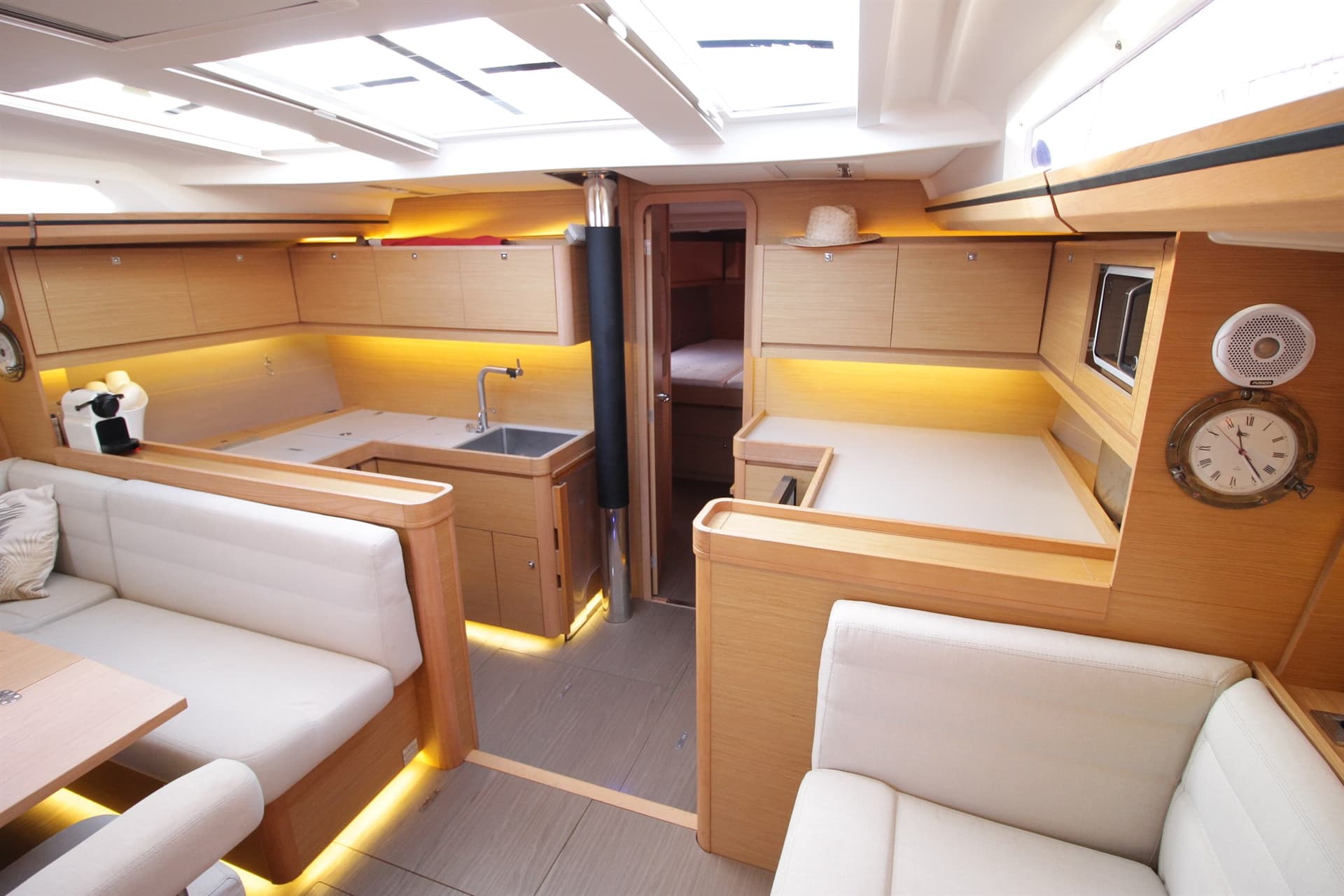 Dufour Yachts DUFOUR 512 d'occasion - image hero 14
