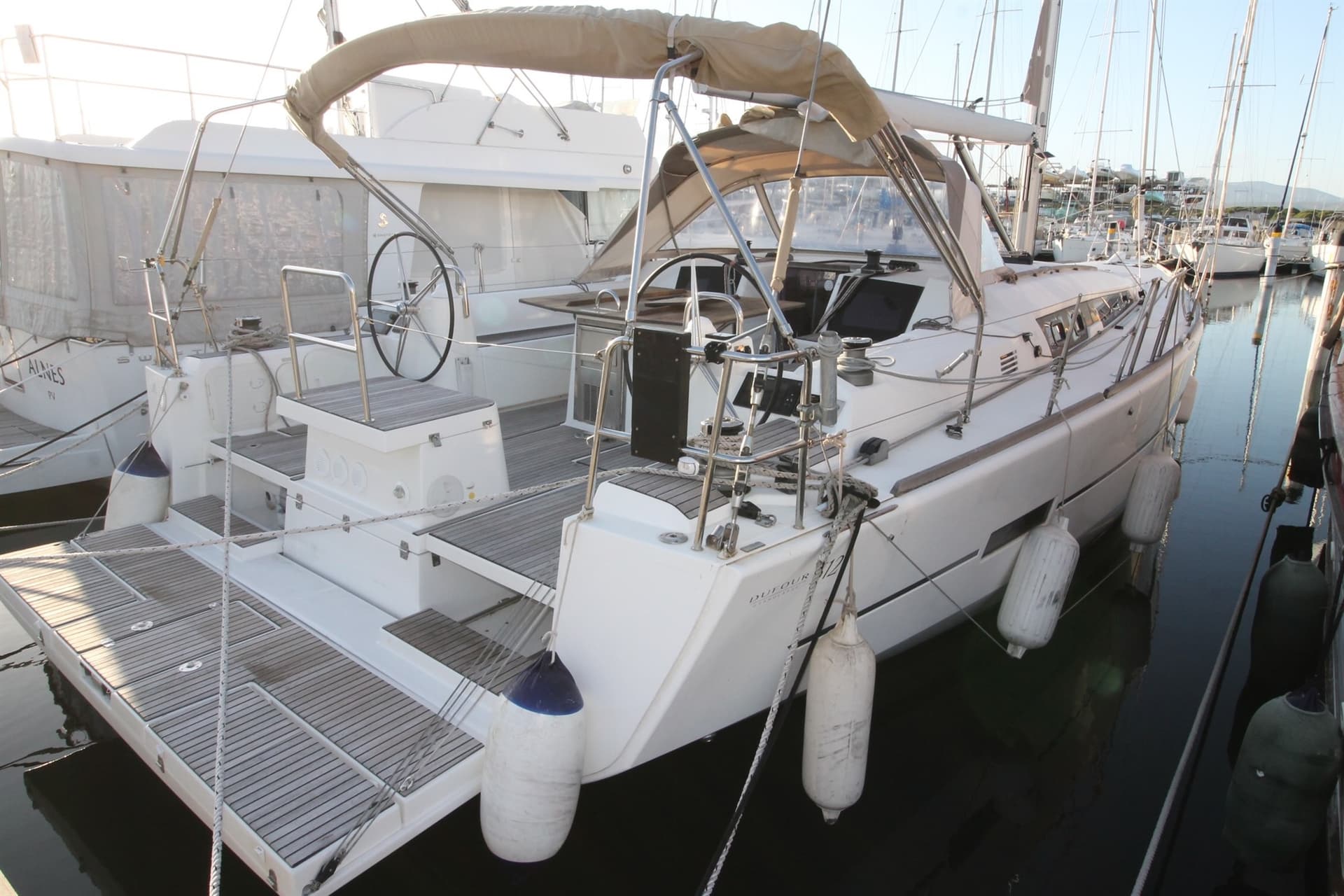 Dufour Yachts Dufour 512 - Detail View 1 Dufour Yachts Dufour 512 - Detail View 1